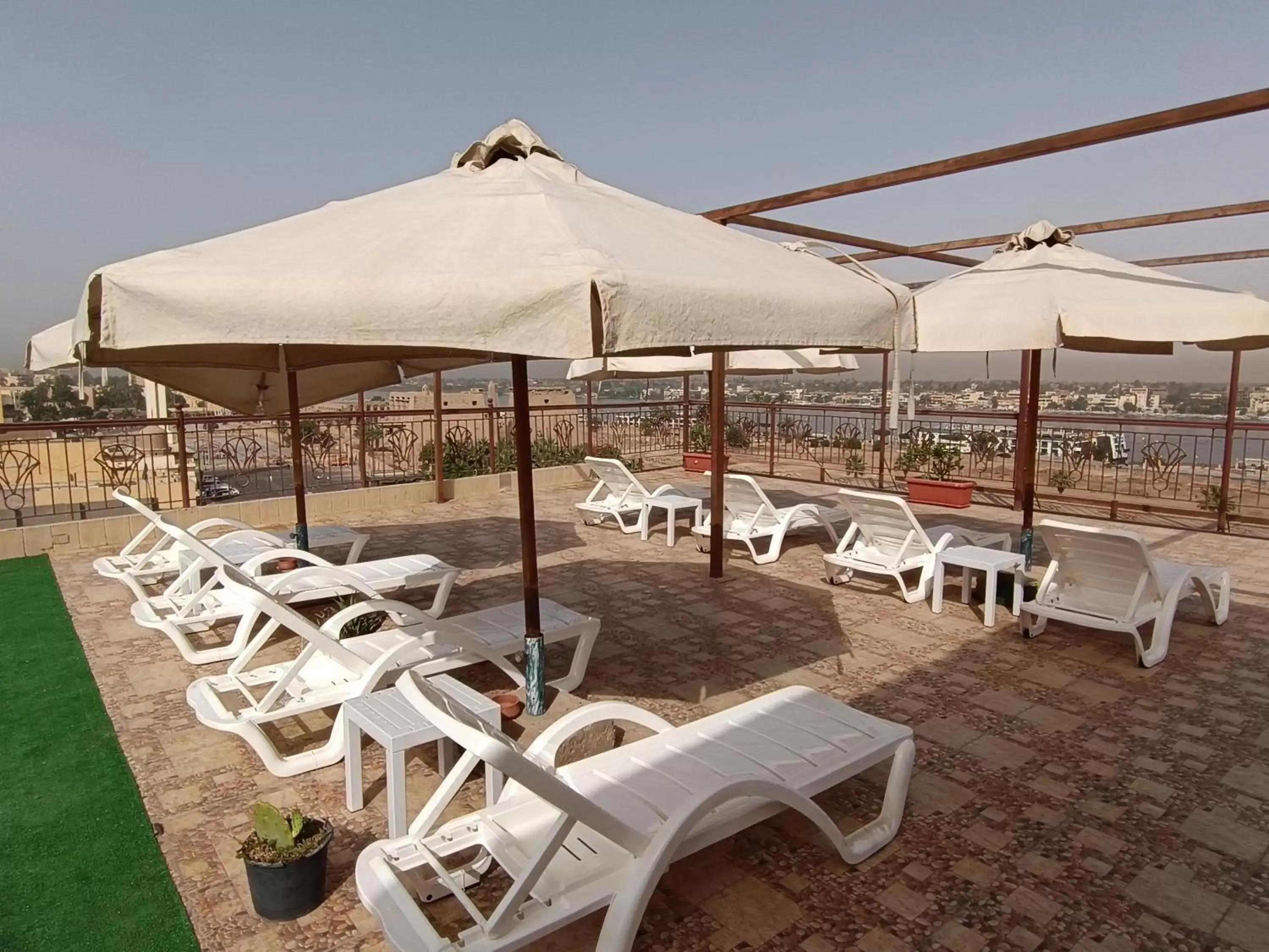 Swimming Pool in Susanna Hotel Luxor