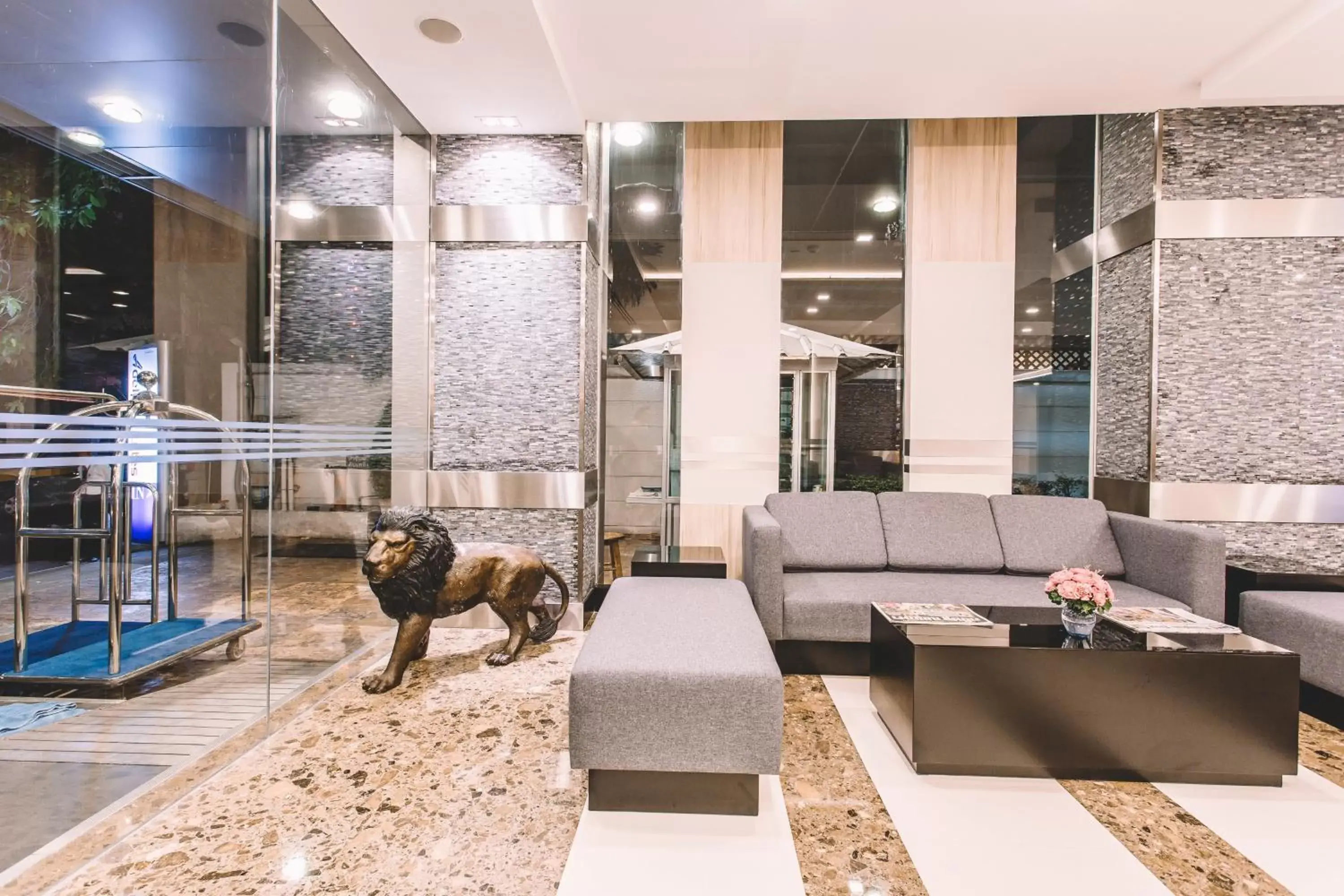 Lobby or reception in Adelphi Suites Bangkok - SHA Extra Plus