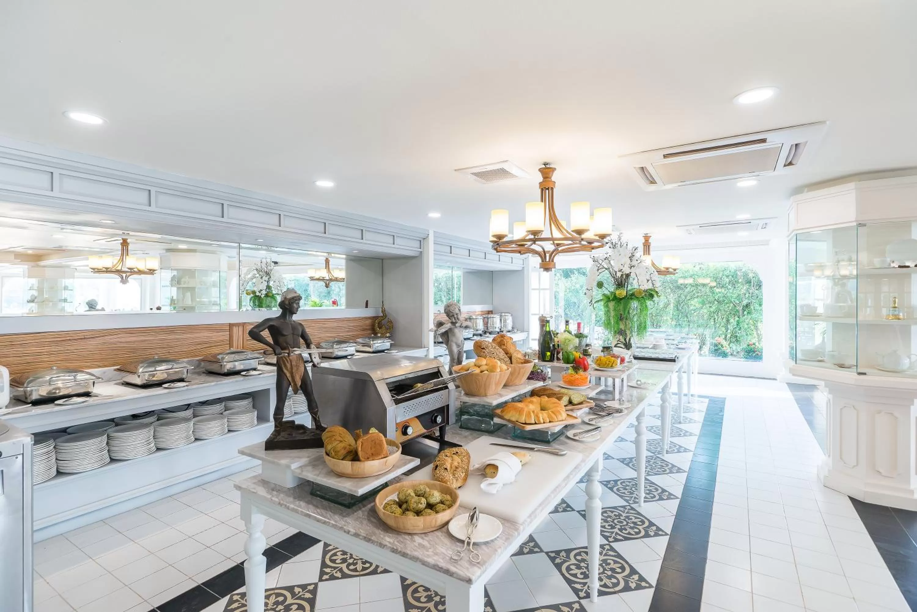 Restaurant/places to eat in Kalanan Riverside Resort