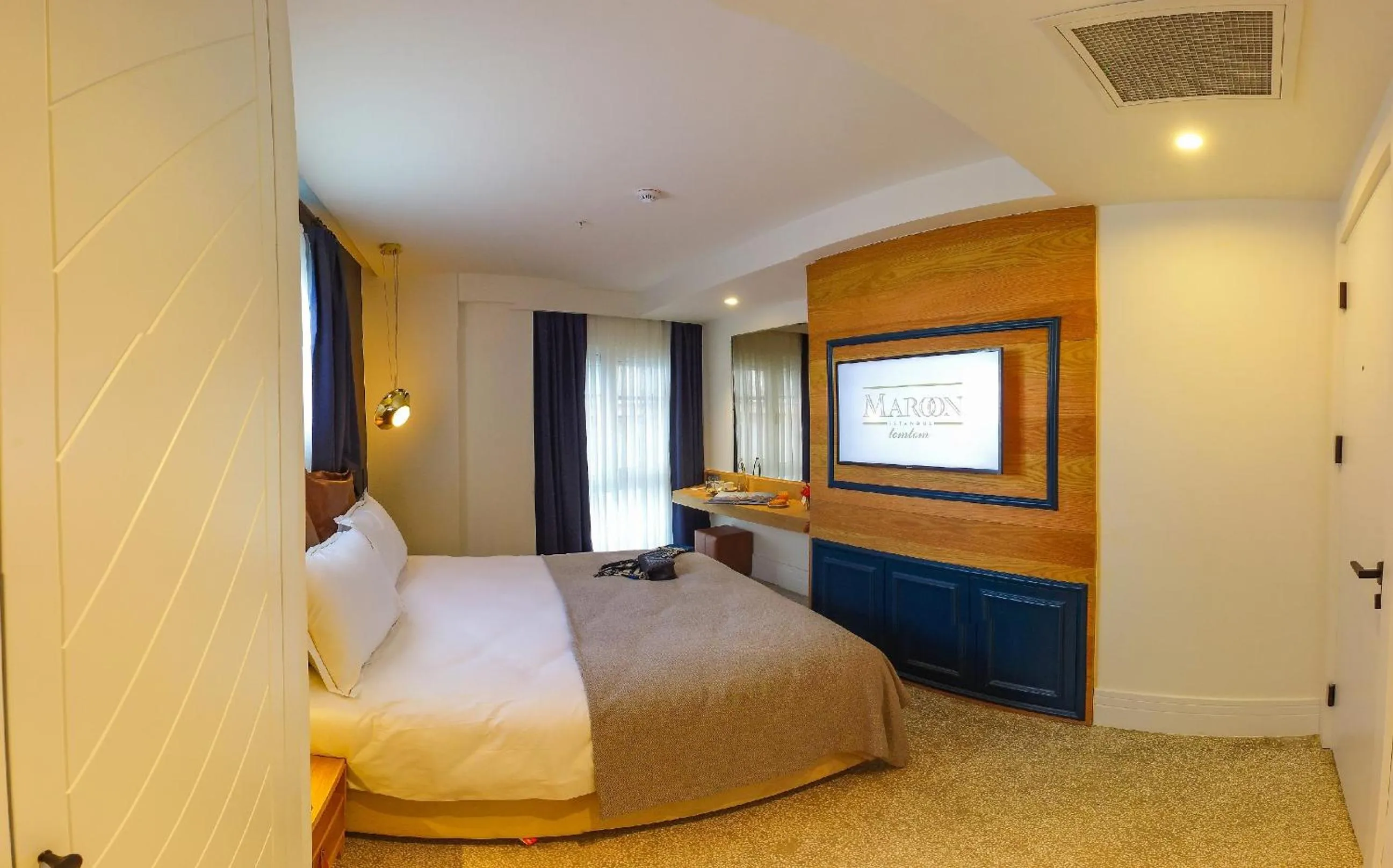 Bed in Maroon Tomtom