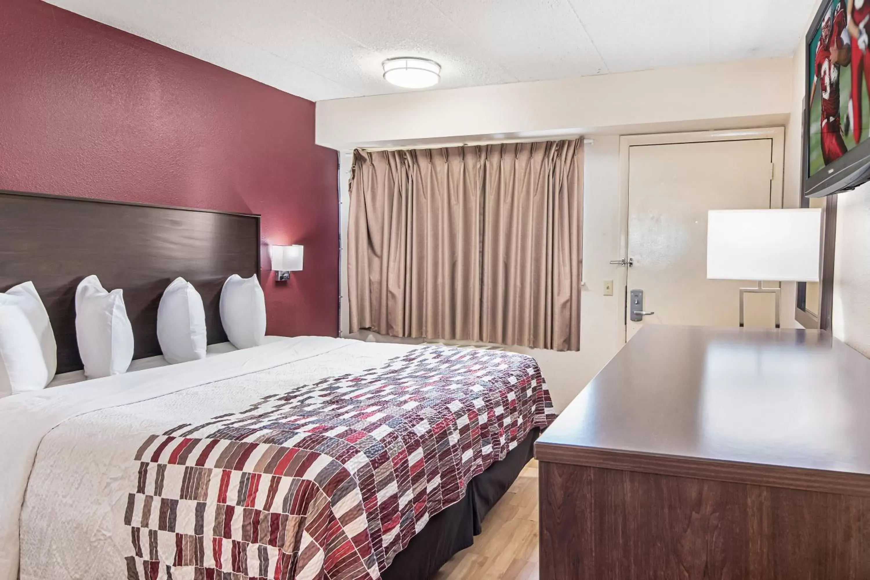 Photo of the whole room, Bed in Red Roof Inn Hampton Coliseum and Convention Center Photo of the whole room, Bed in Red Roof Inn Hampton Coliseum and Convention Center