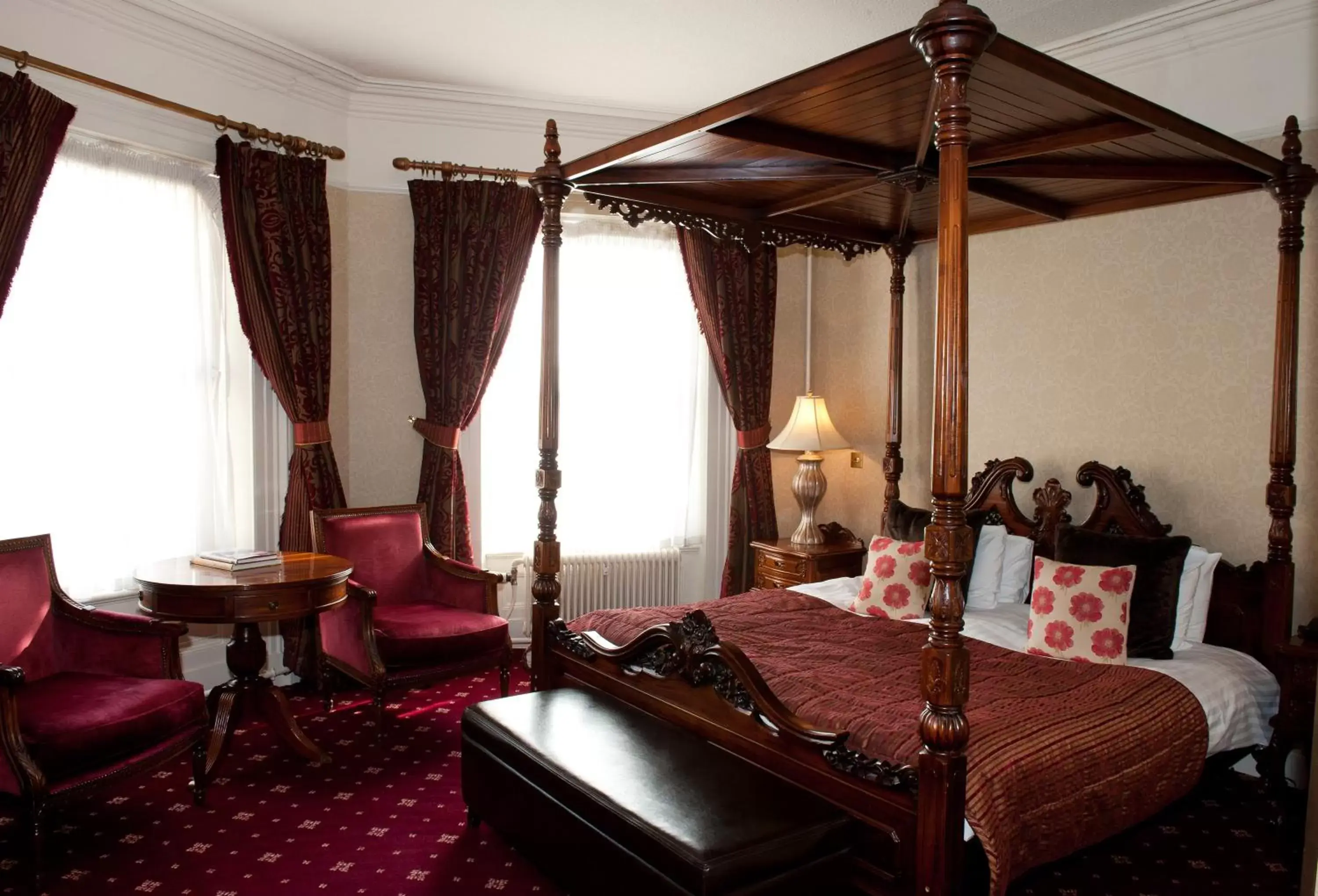 Photo of the whole room, Bed in The Queen at Chester Hotel, BW Premier Collection