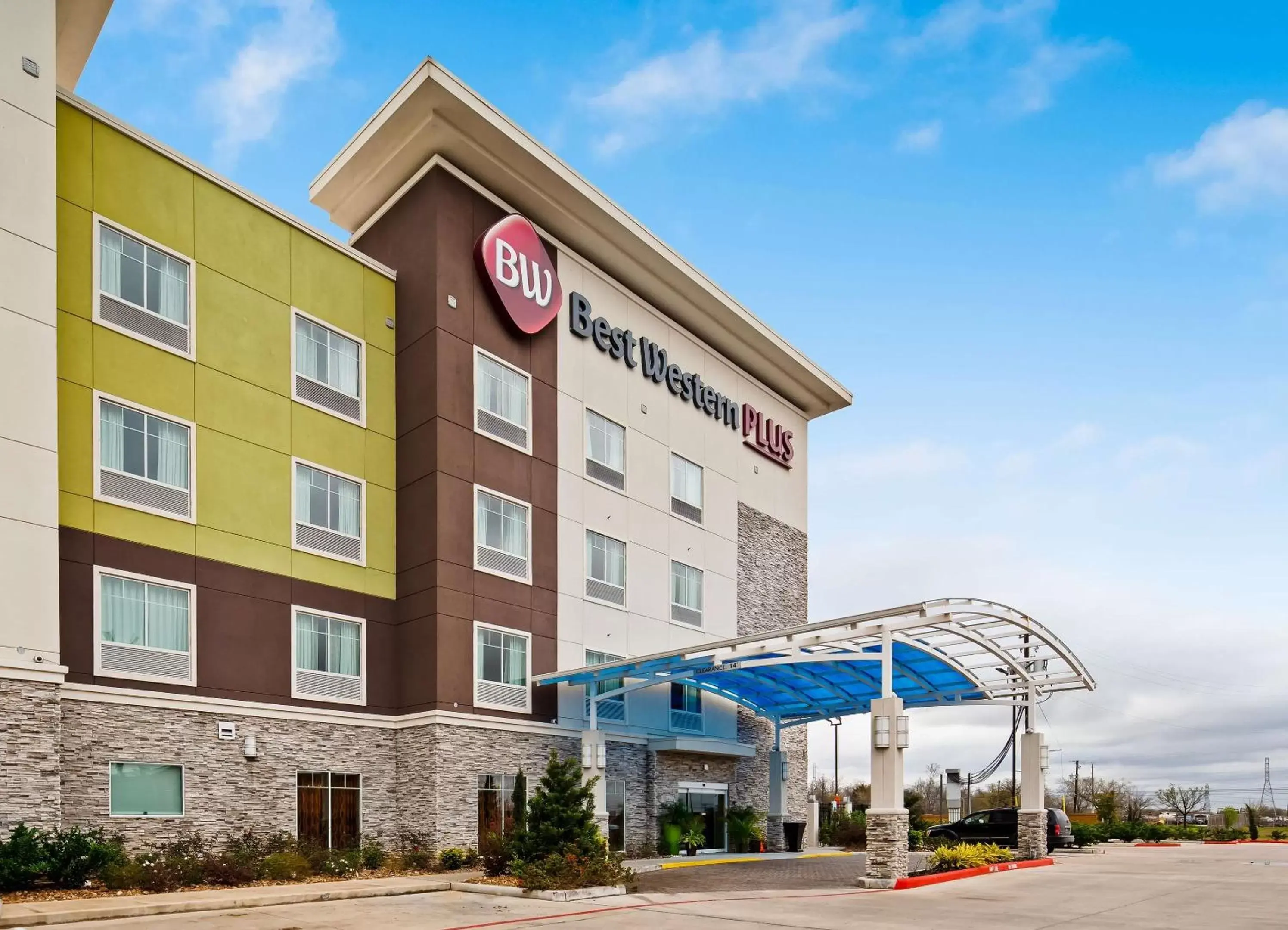 Property Building in Best Western Plus Pasadena Inn & Suites