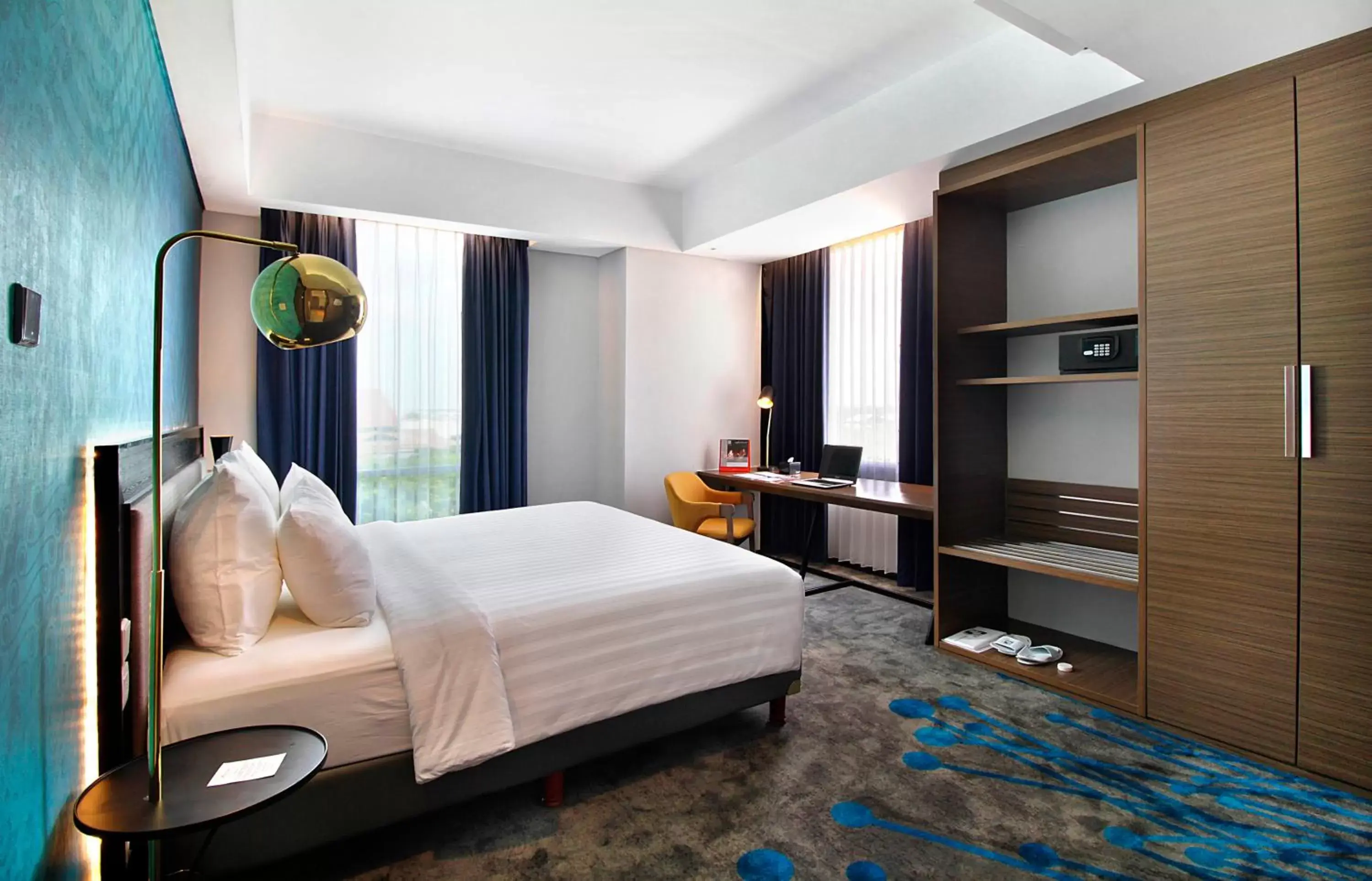 Bathroom, Bed in Swiss-Belinn Airport Surabaya