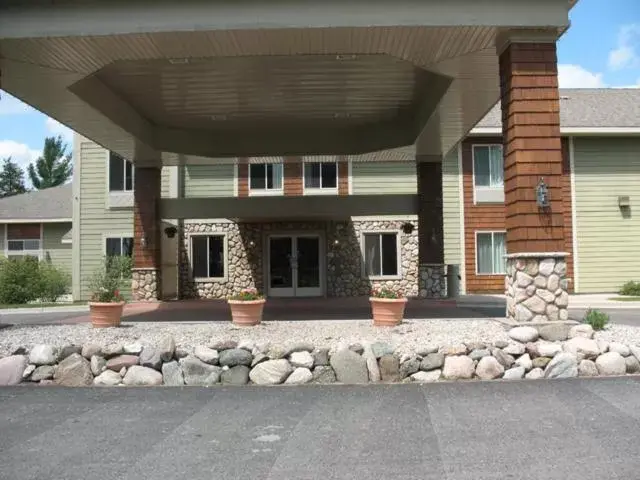 Facade/entrance in Pellston Lodge