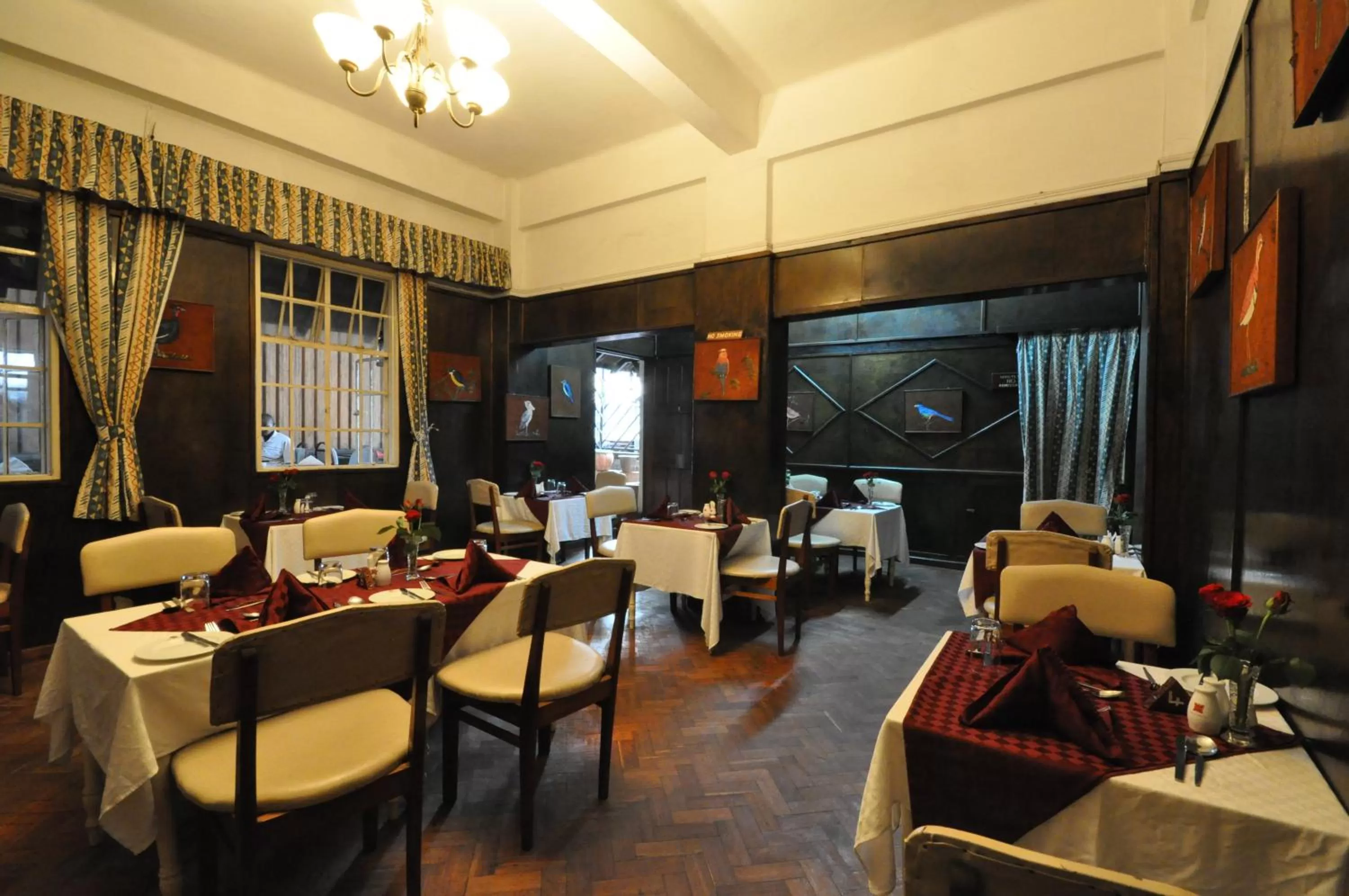 Restaurant/places to eat in The Oakwood Hotel