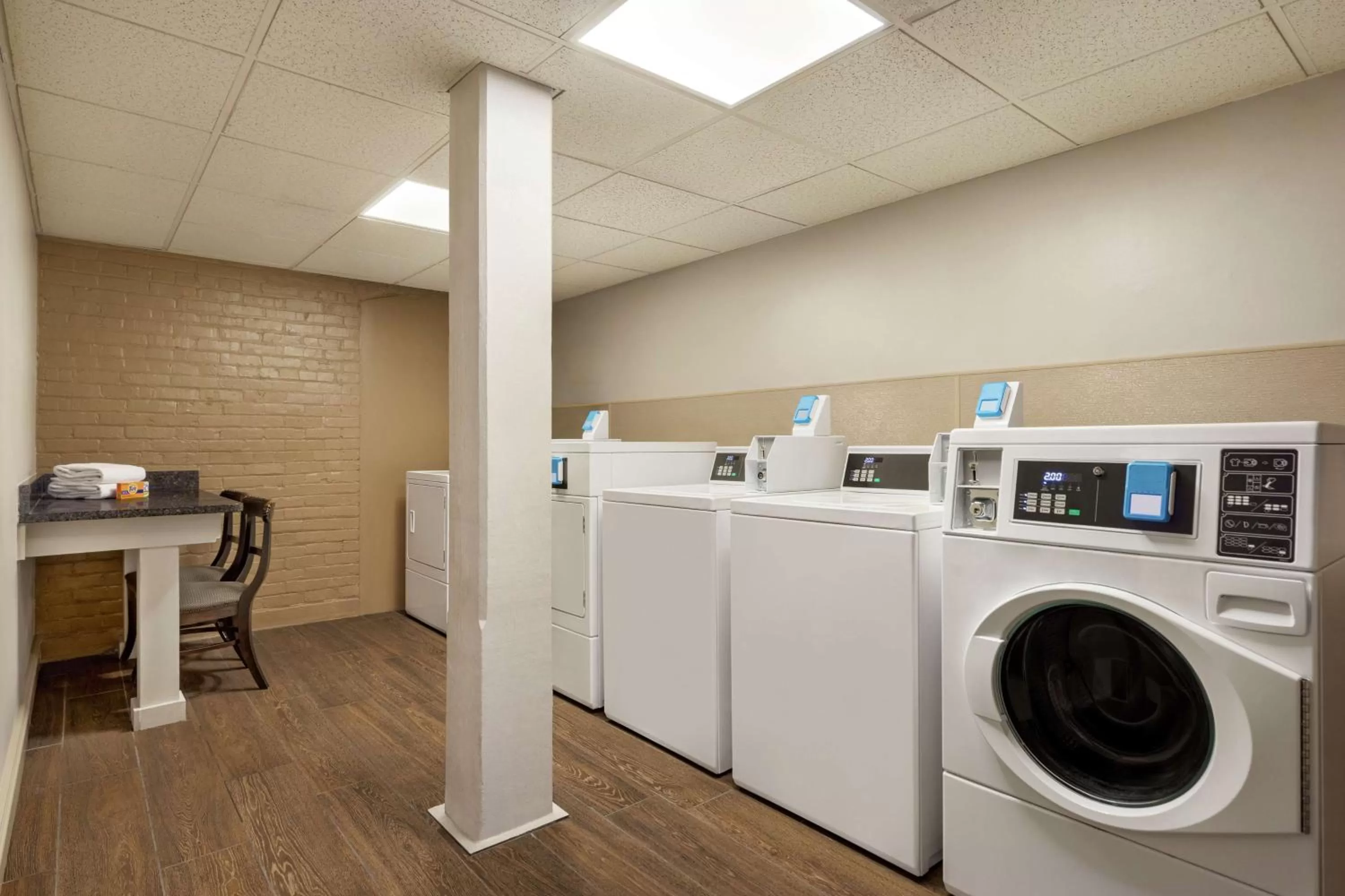 Property building in Hampton Inn and Suites New Orleans Convention Center