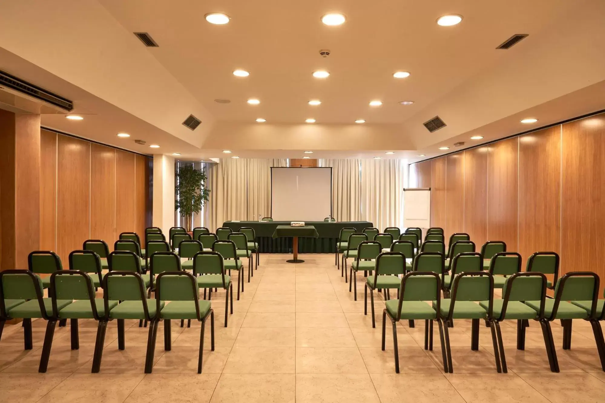 Meeting/conference room in Leziria Parque Hotel