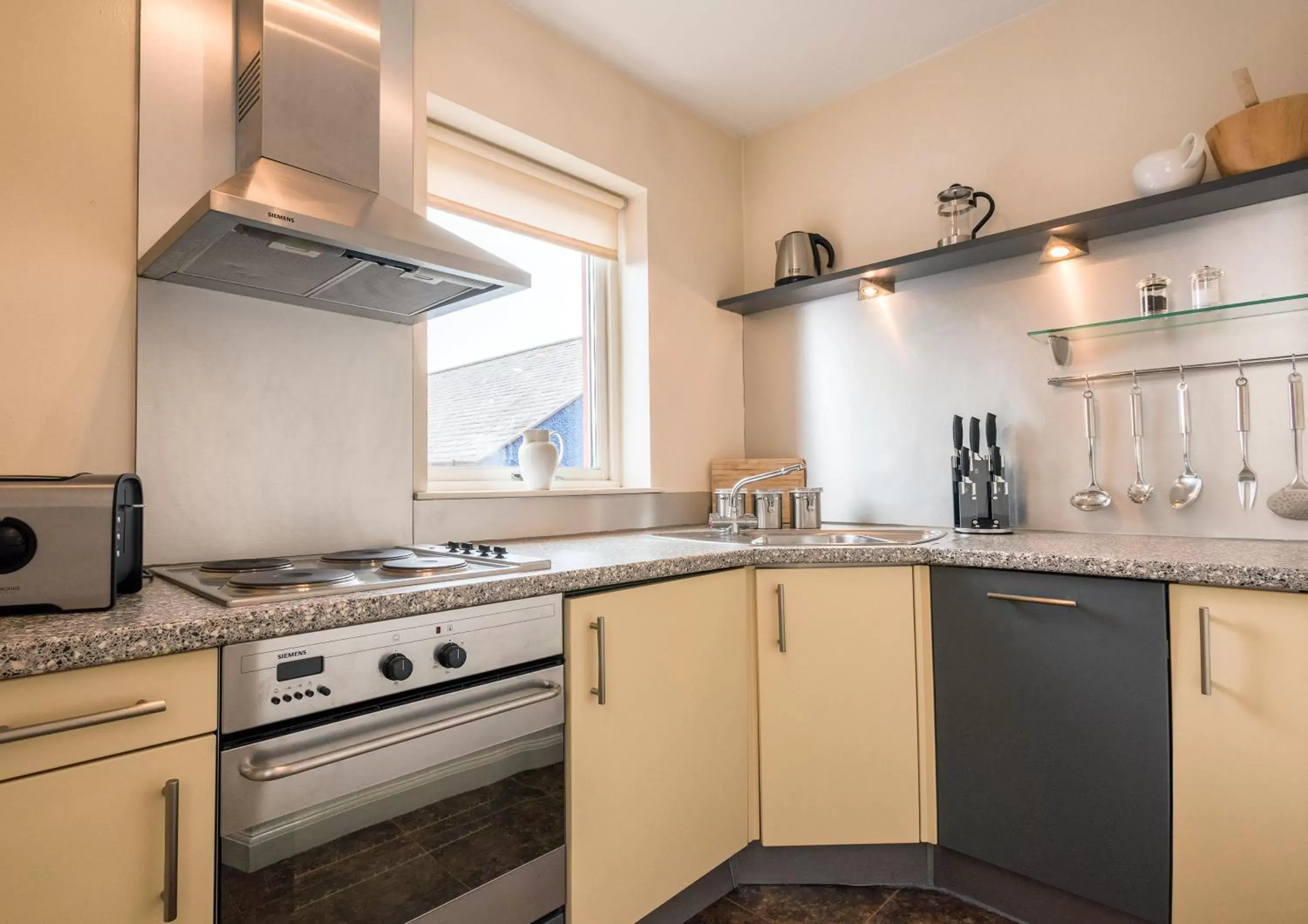 Kitchen or kitchenette, Kitchen/Kitchenette in Holyrood Aparthotel