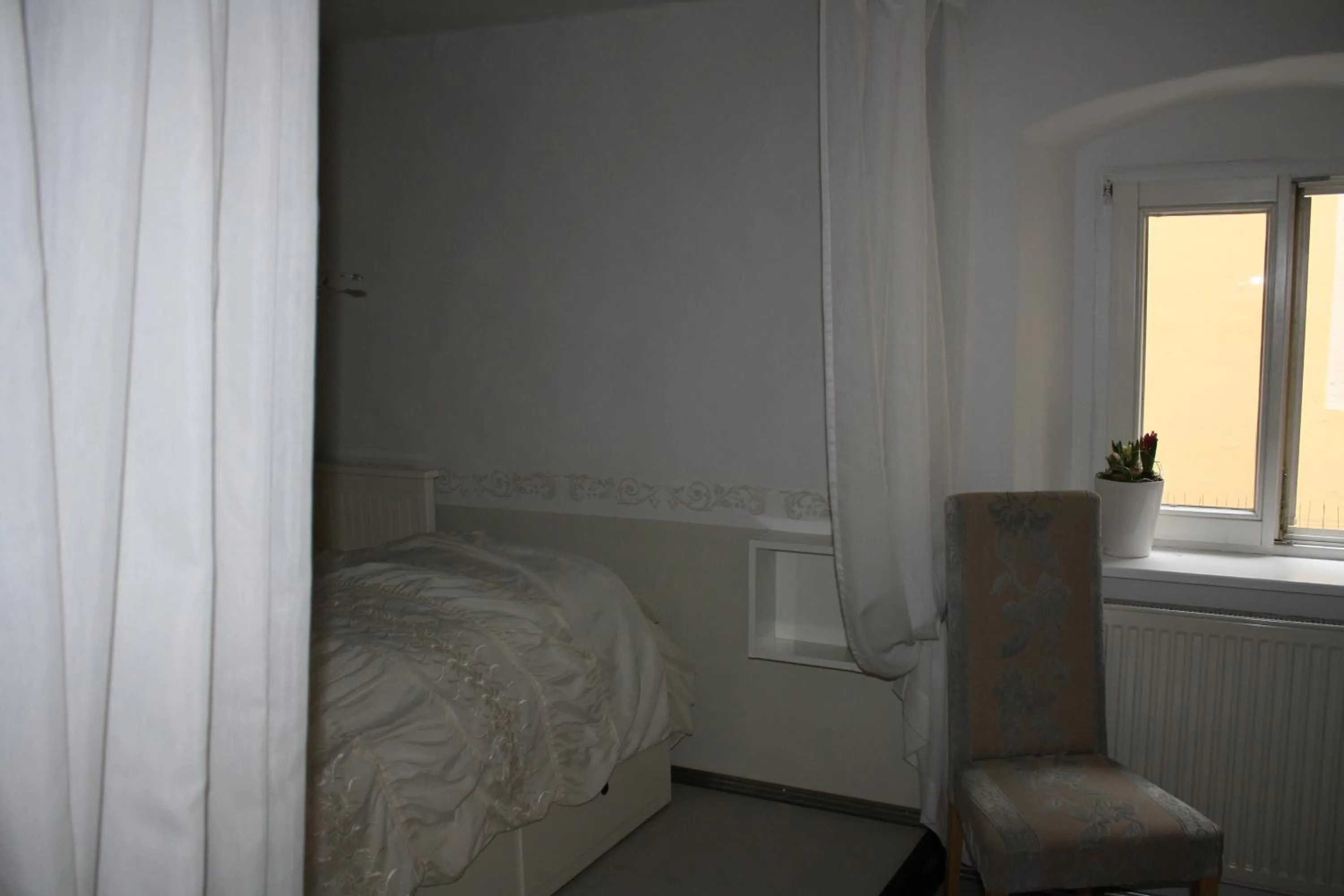 Bedroom, Bed in Elements Hotel