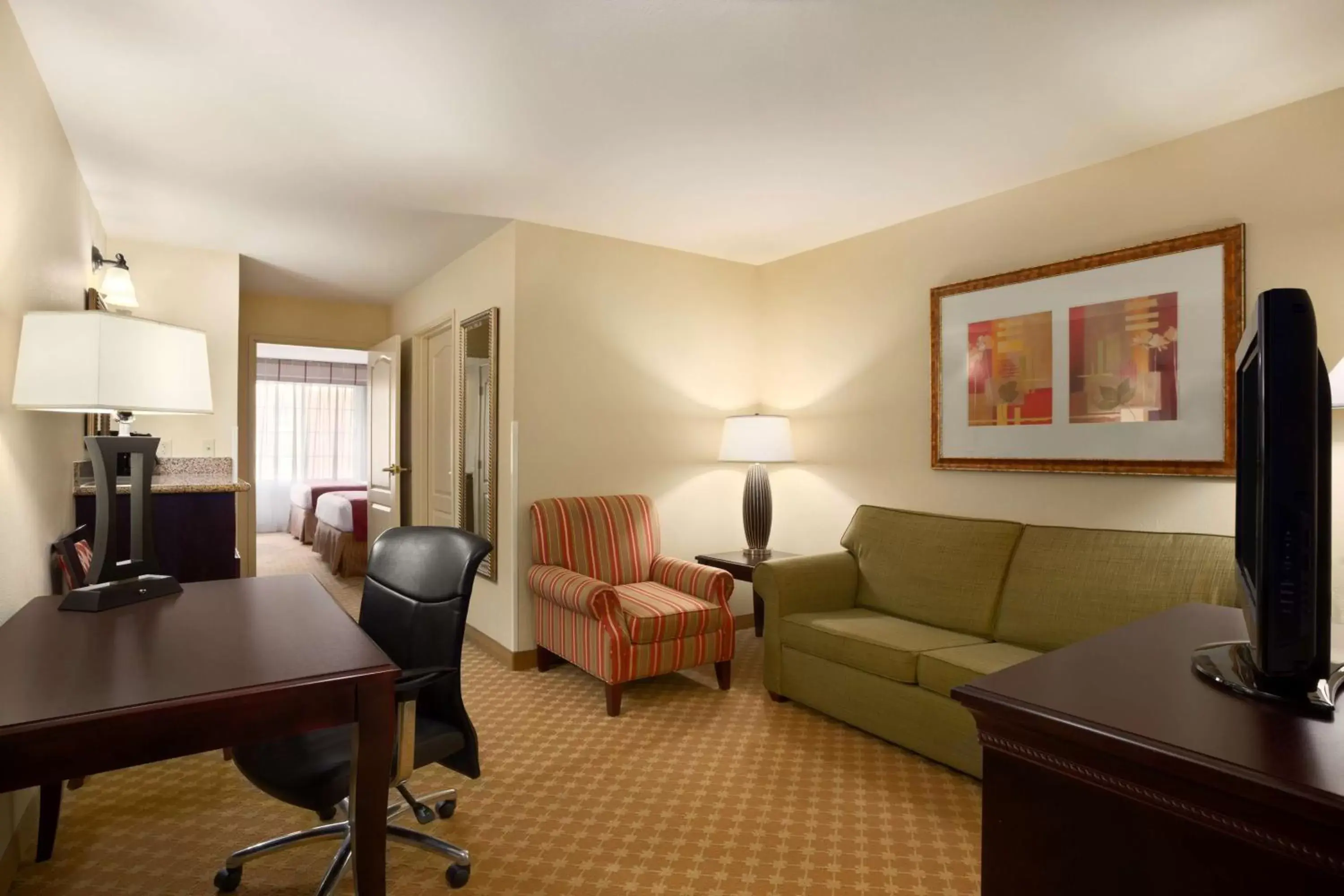 Photo of the whole room, Seating Area in Country Inn & Suites by Radisson, Washington at Meadowlands, PA