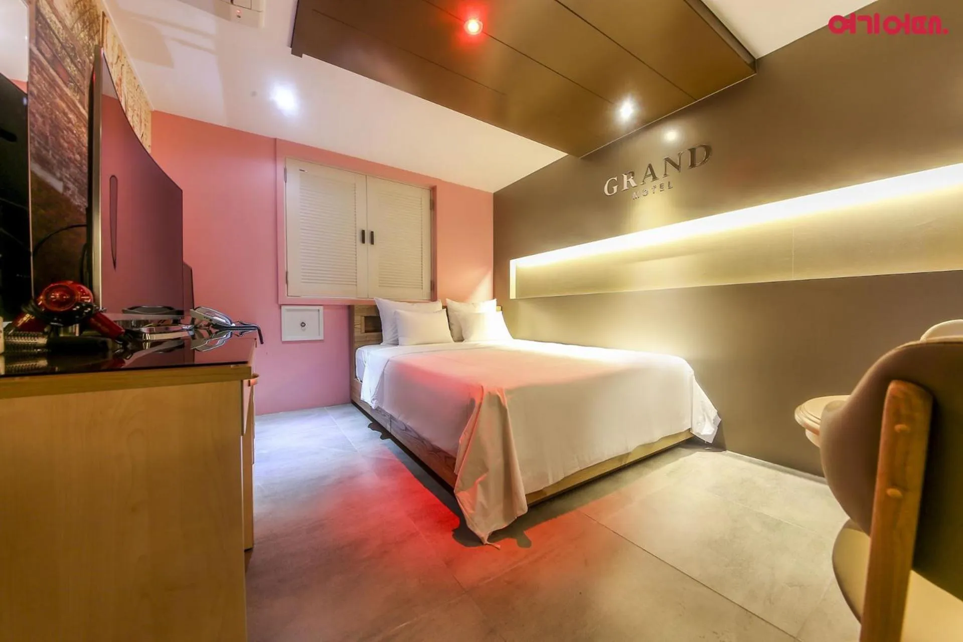 Photo of the whole room in Goodstay Grand Motel Chuncheon