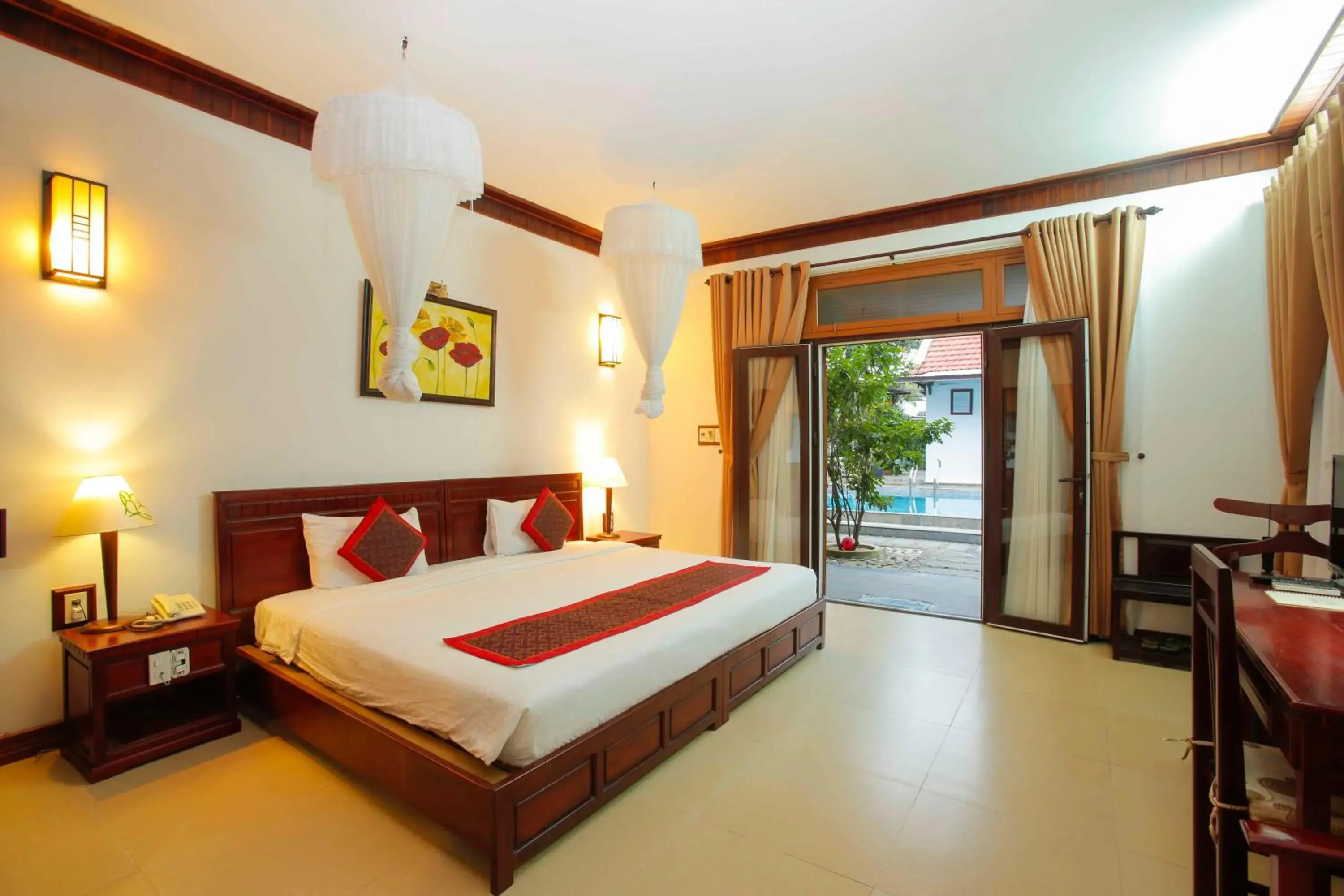 Pool view, Bed in Hoi An Garden Villas