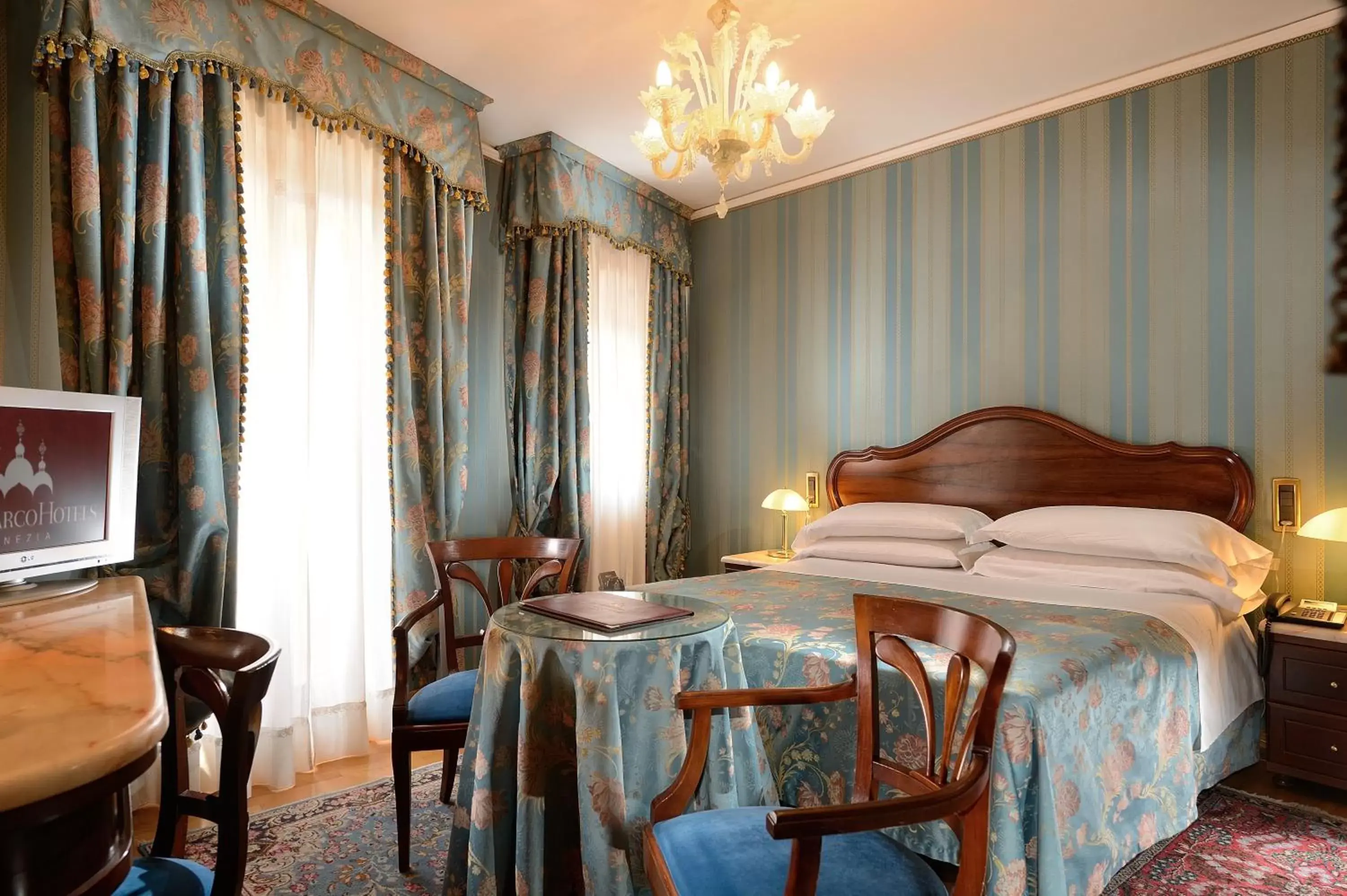 Photo of the whole room, Bed in Albergo Cavalletto & Doge Orseolo