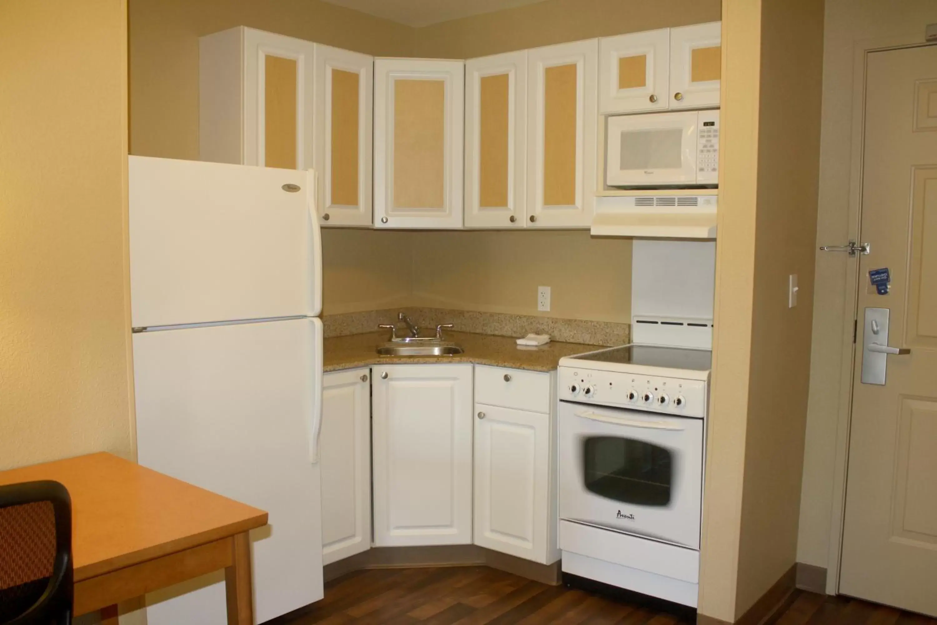 Kitchen or kitchenette, Kitchen/Kitchenette in Extended Stay America Suites - San Rafael - Francisco Blvd East