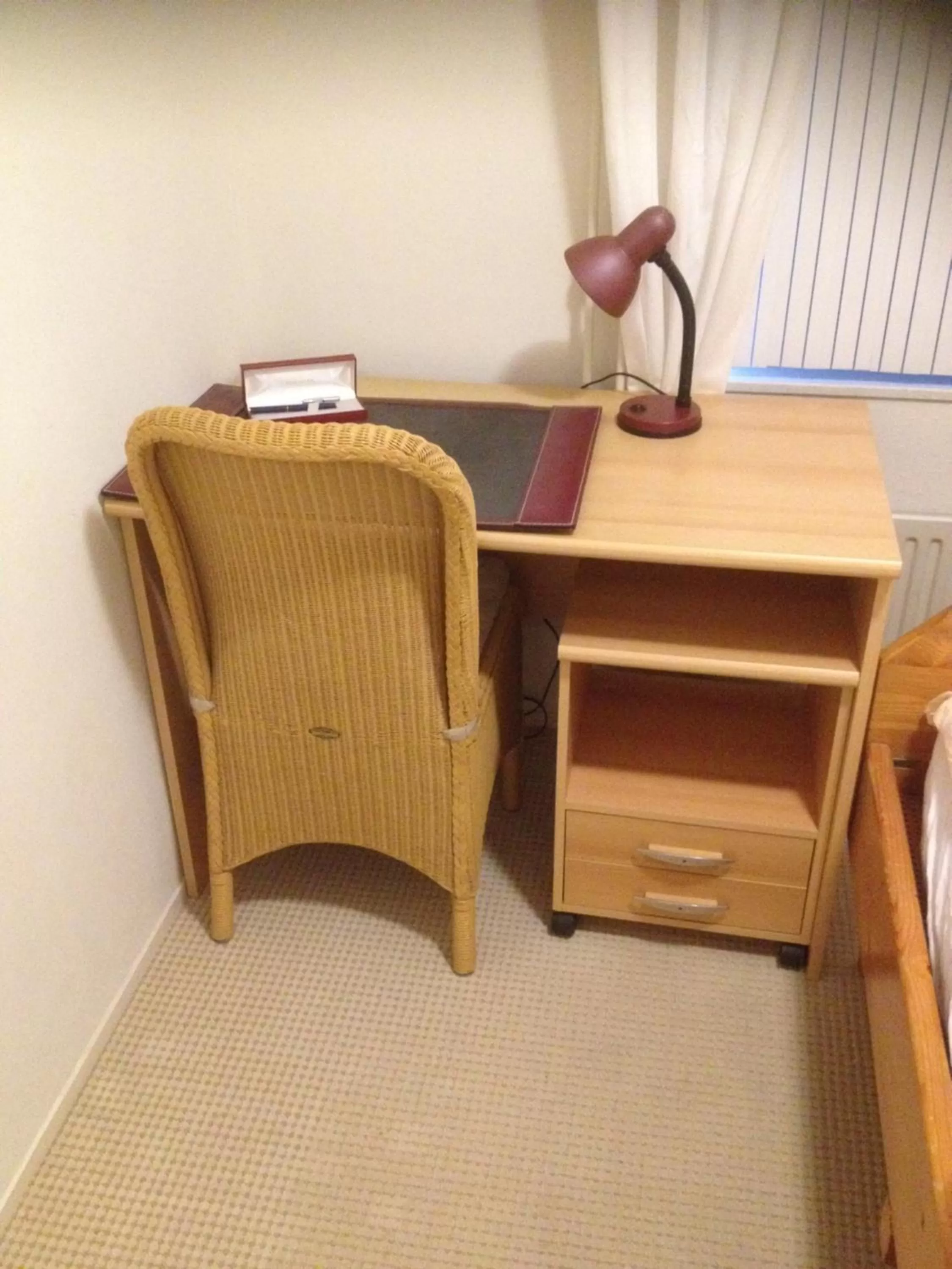 hair dresser in Wim's Place Schiphol Amsterdam Airport