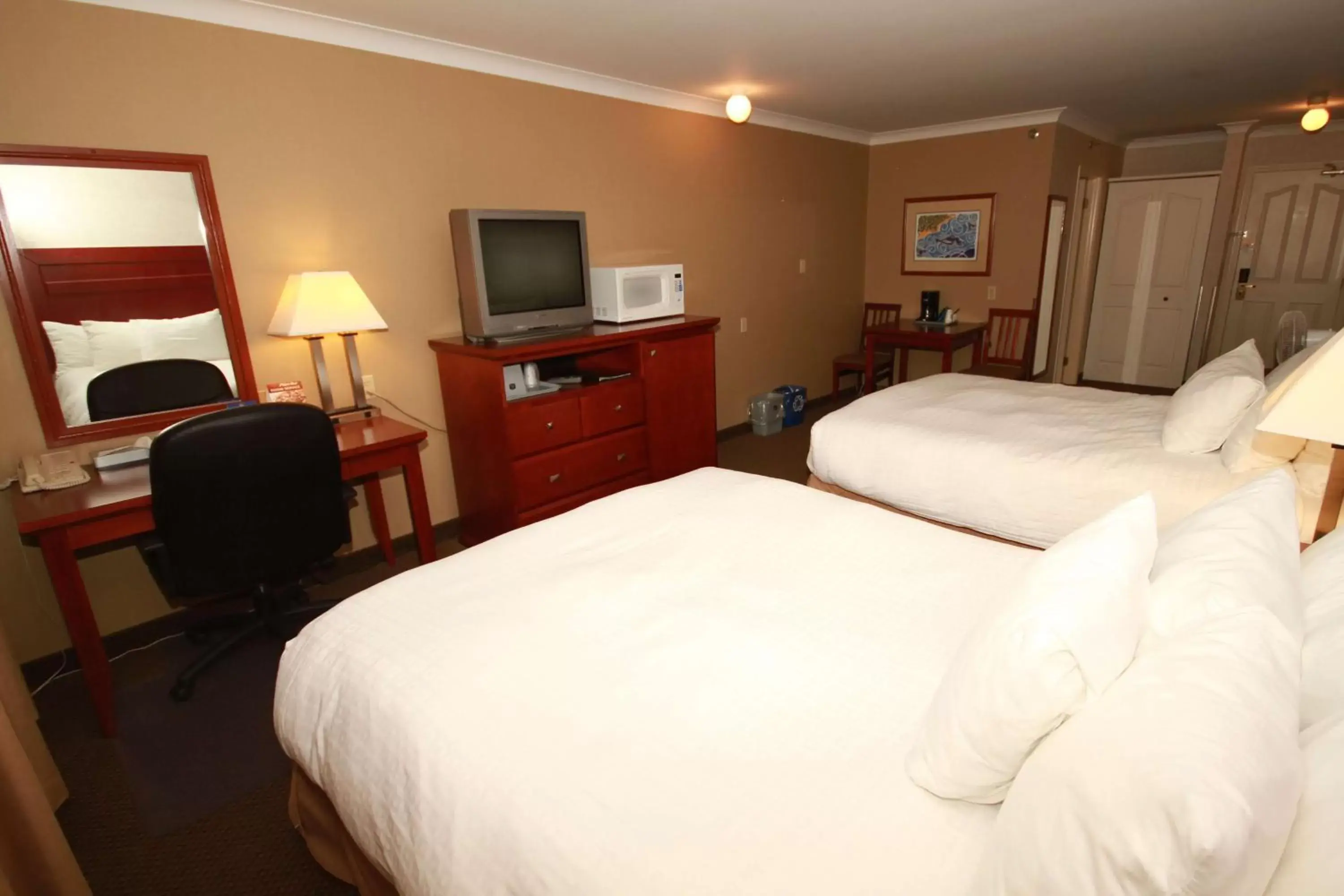 Photo of the whole room, Bed in Best Western Gold Rush Inn