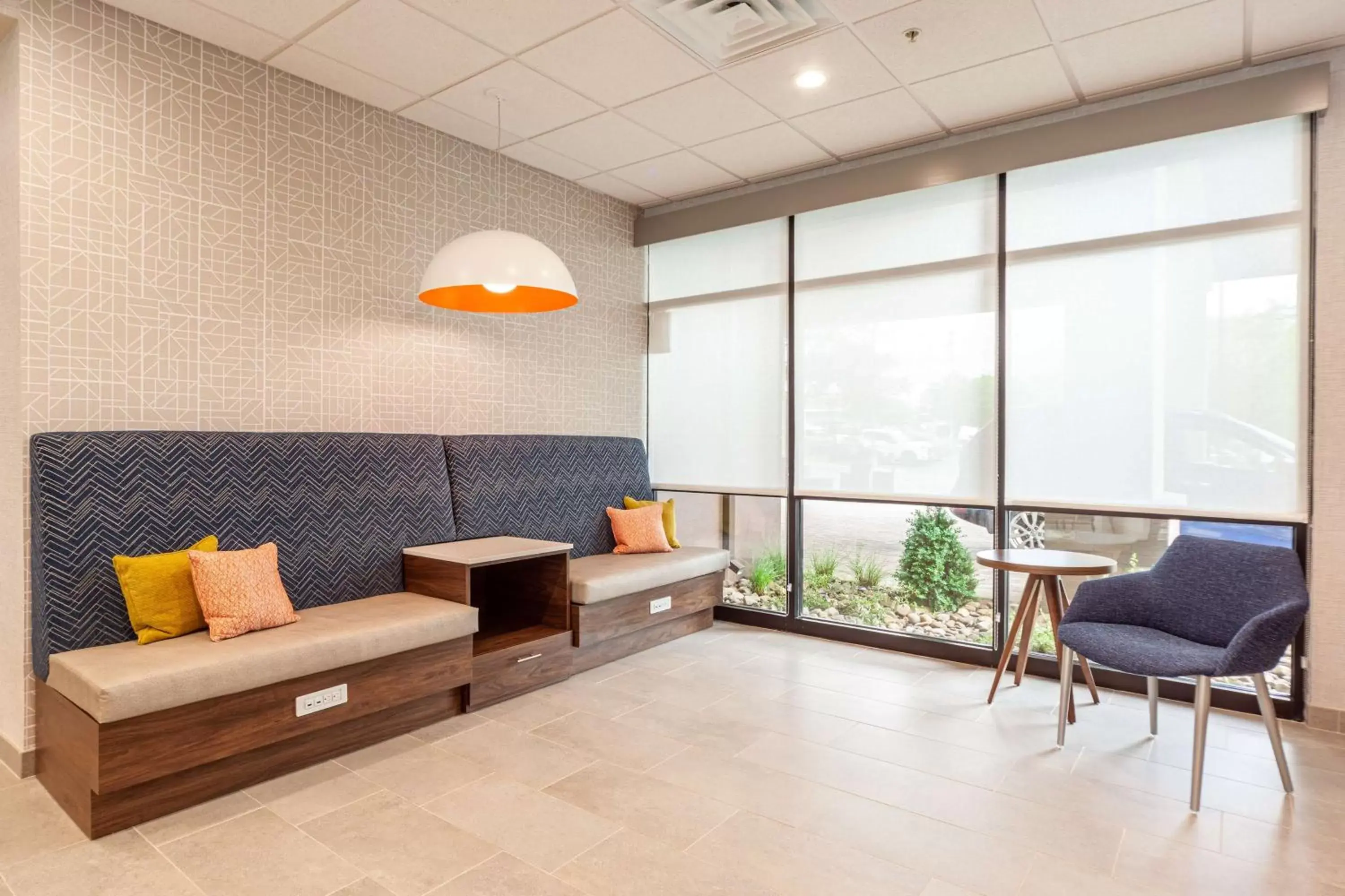 Lobby or reception, Seating Area in Hampton Inn Winchester