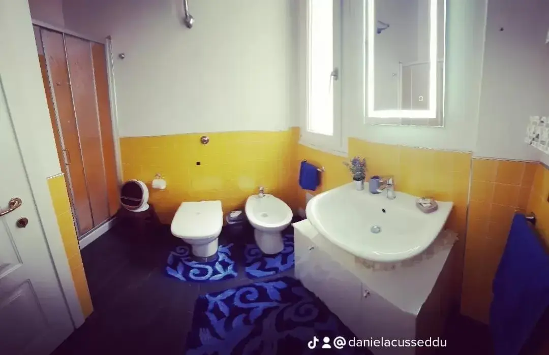 Bathroom in Affittacamere Sa Pardula