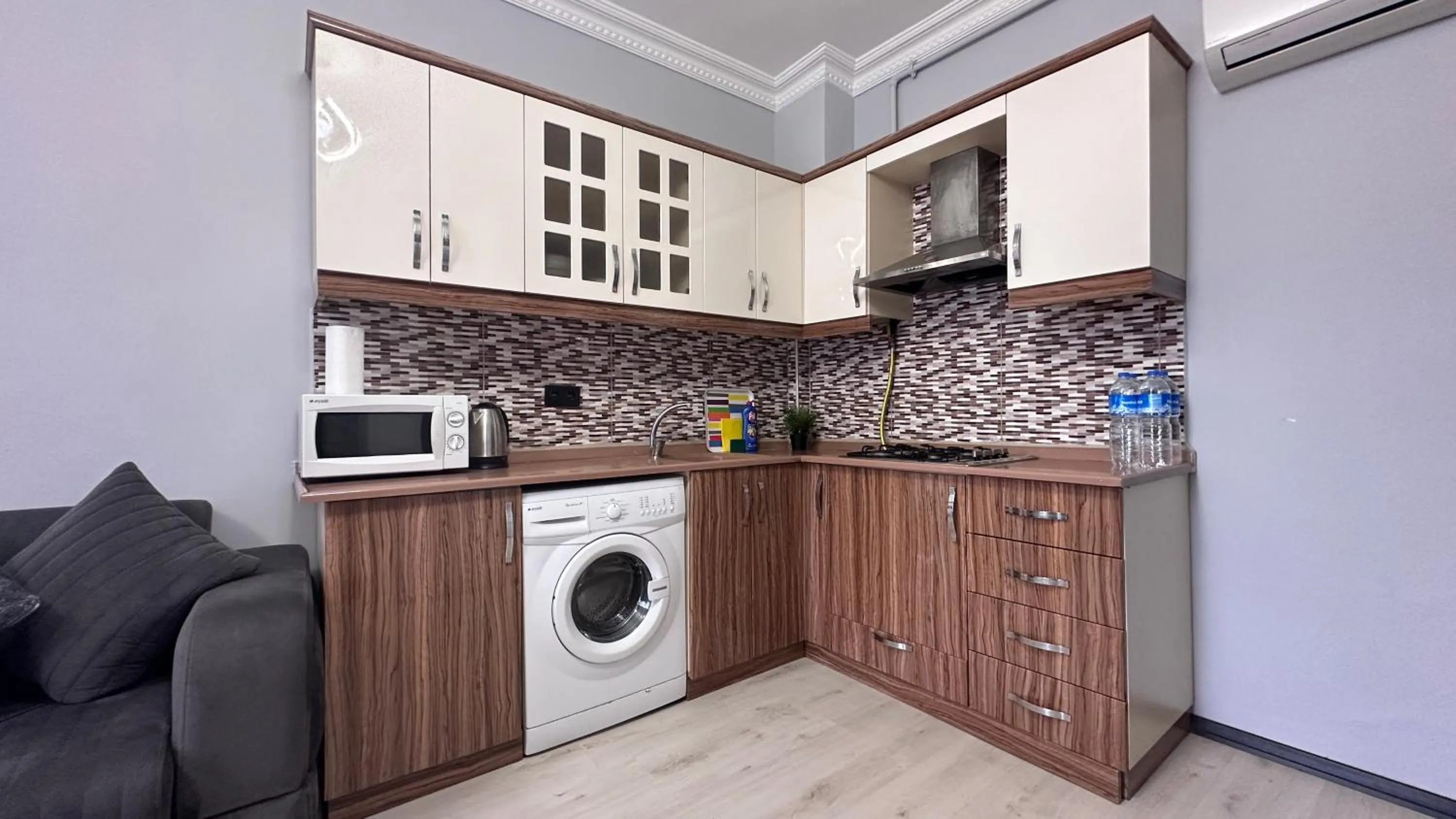 Kitchen or kitchenette in Overland Residence