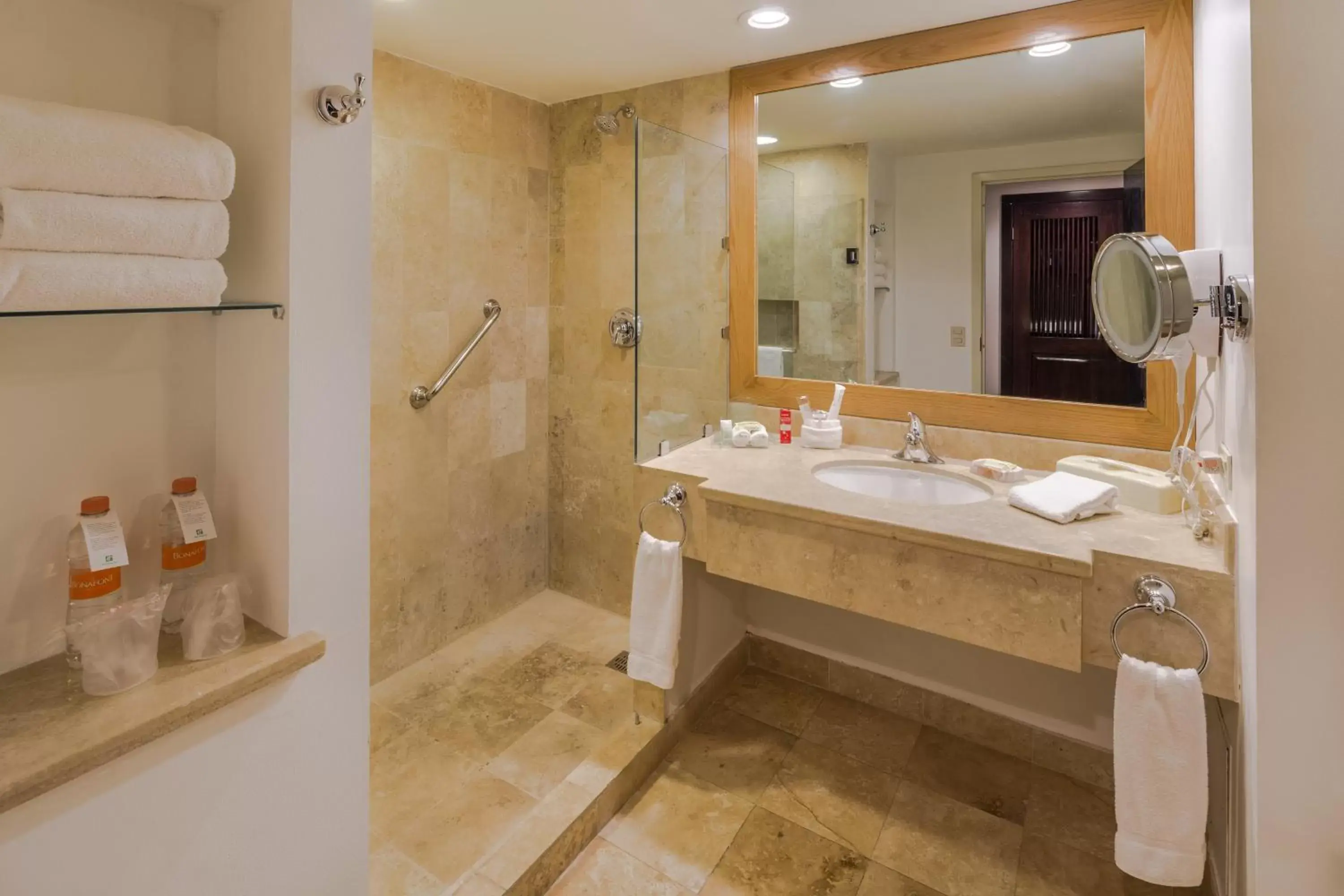 Bathroom in Holiday Inn Monterrey Valle, an IHG Hotel
