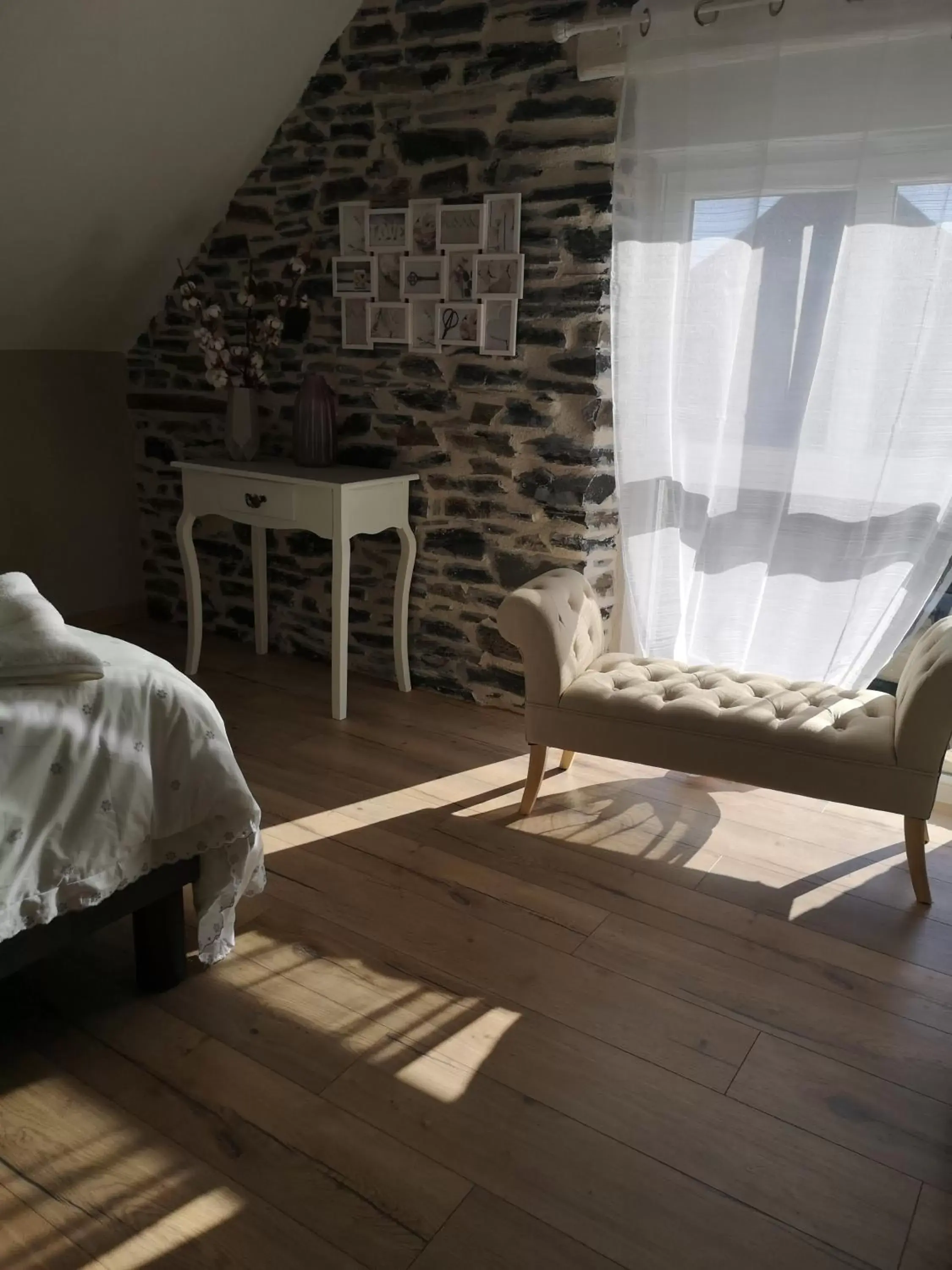 Bedroom, Seating Area in La Clé Du Maumont