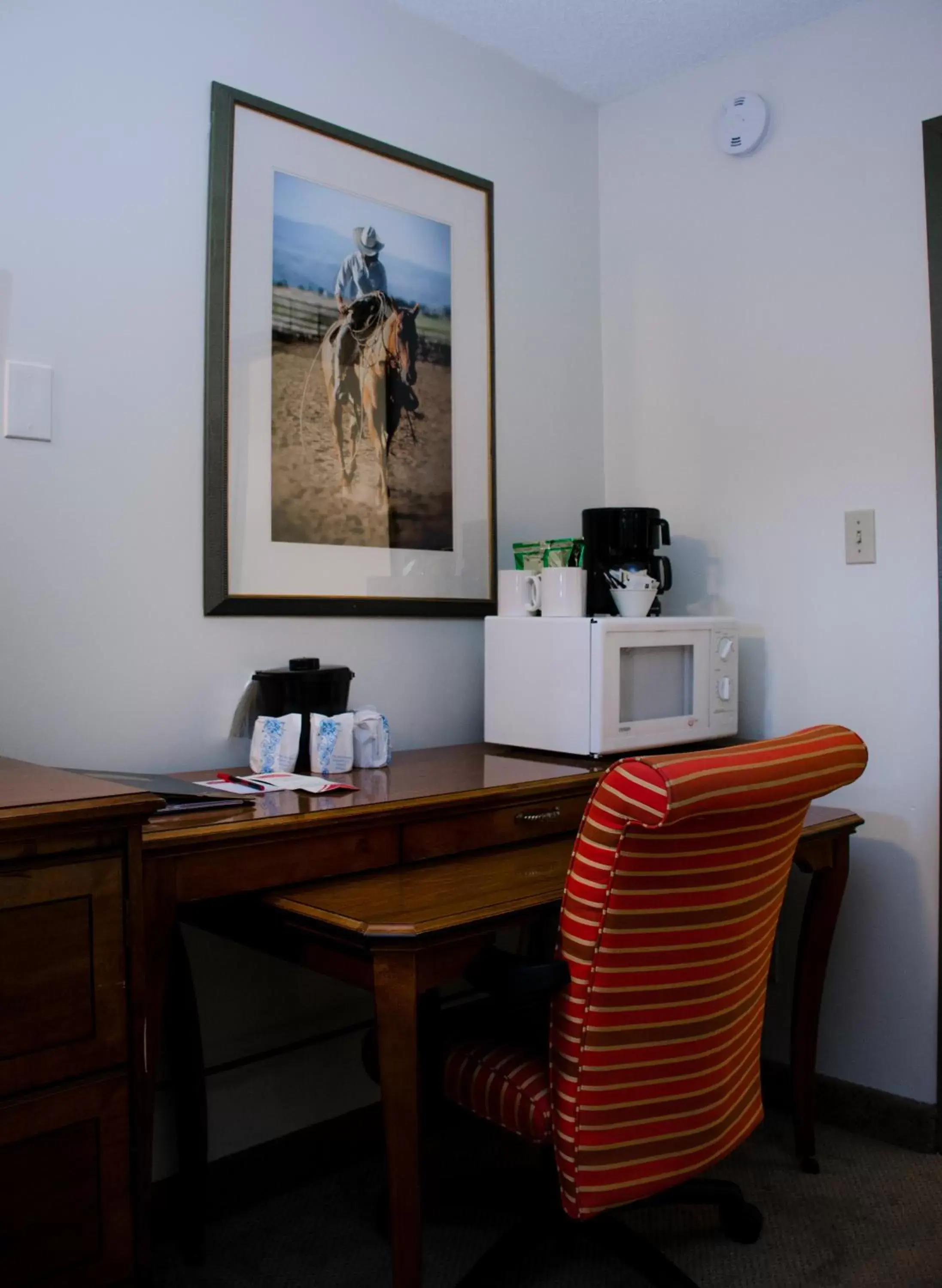 Coffee/tea facilities in Ramada by Wyndham Medicine Hat