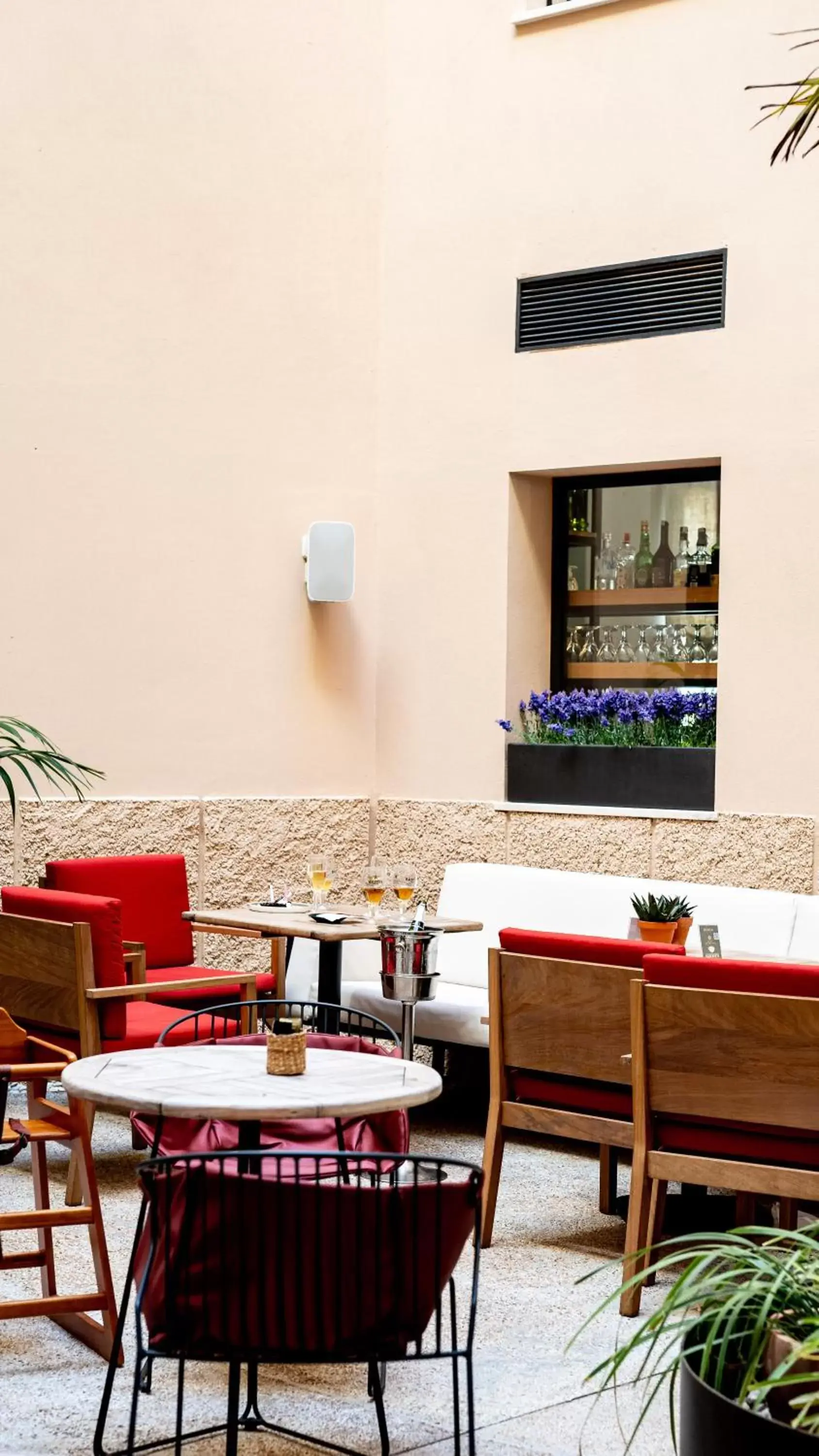 Restaurant/Places to Eat in Nou Baleares