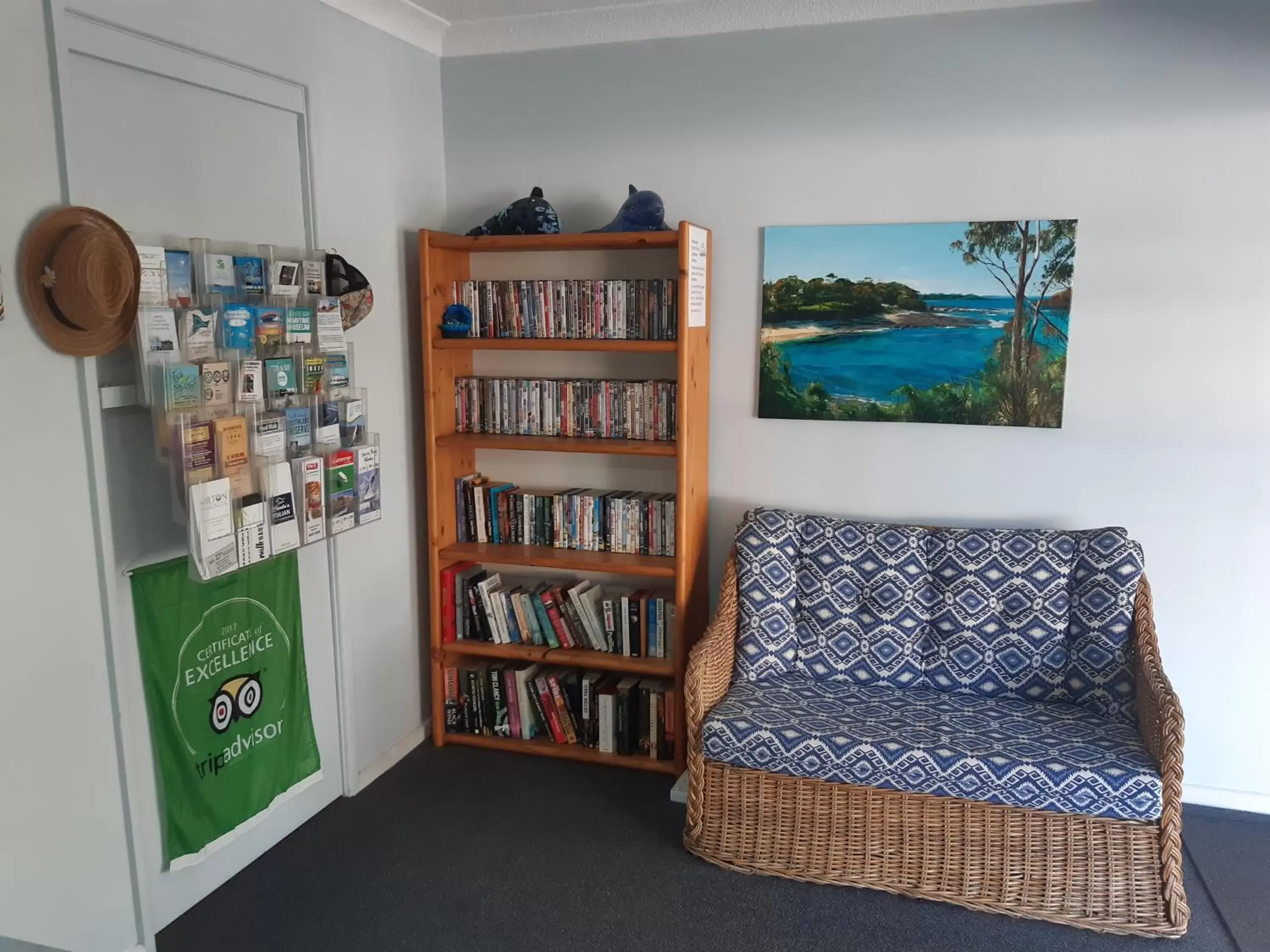 Library in Dolphins of Mollymook Motel and Fifth Green Apartments