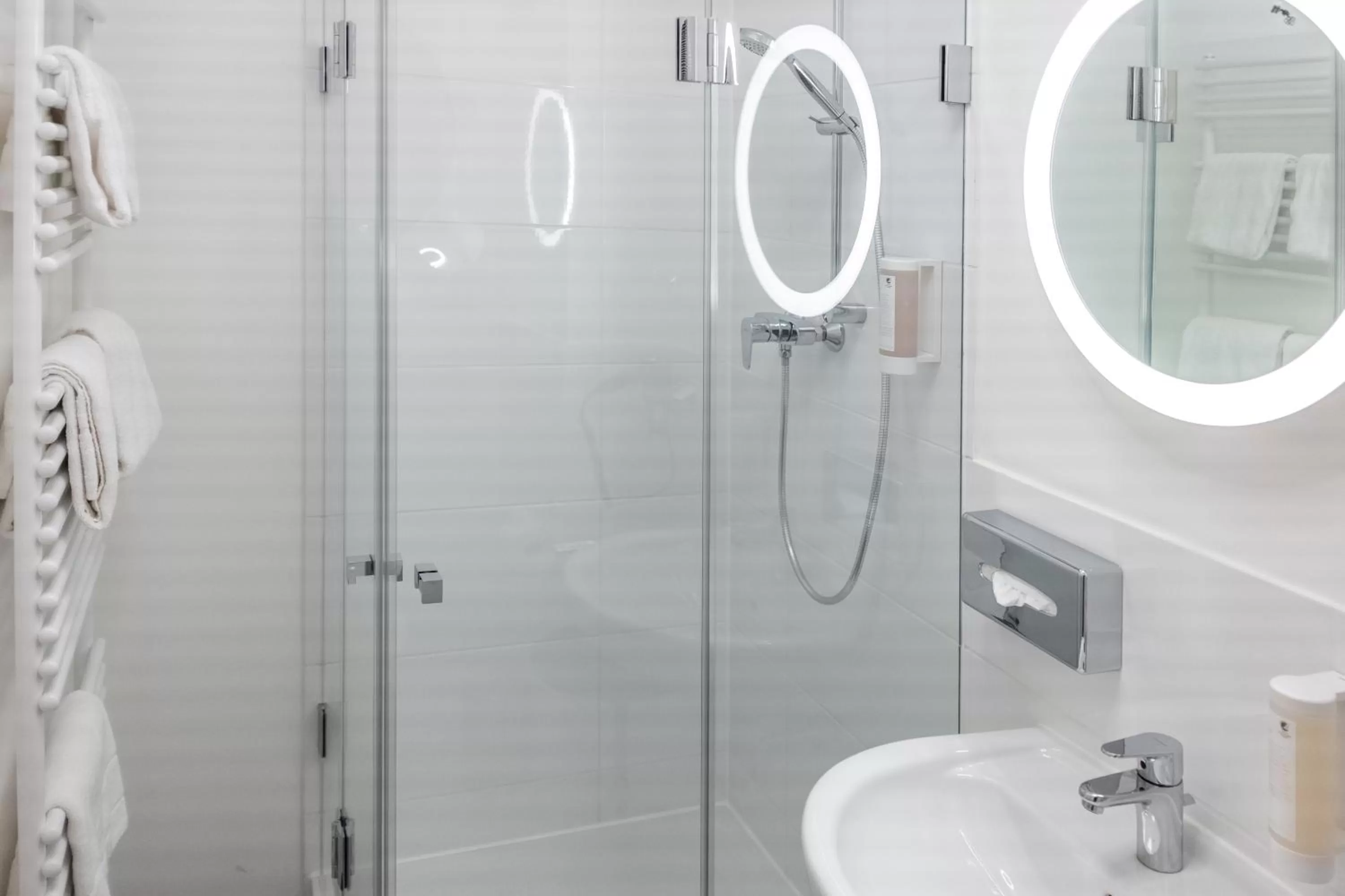 Shower in ANA Living Augsburg City Center by Arthotel ANA - Self-Service-Hotel