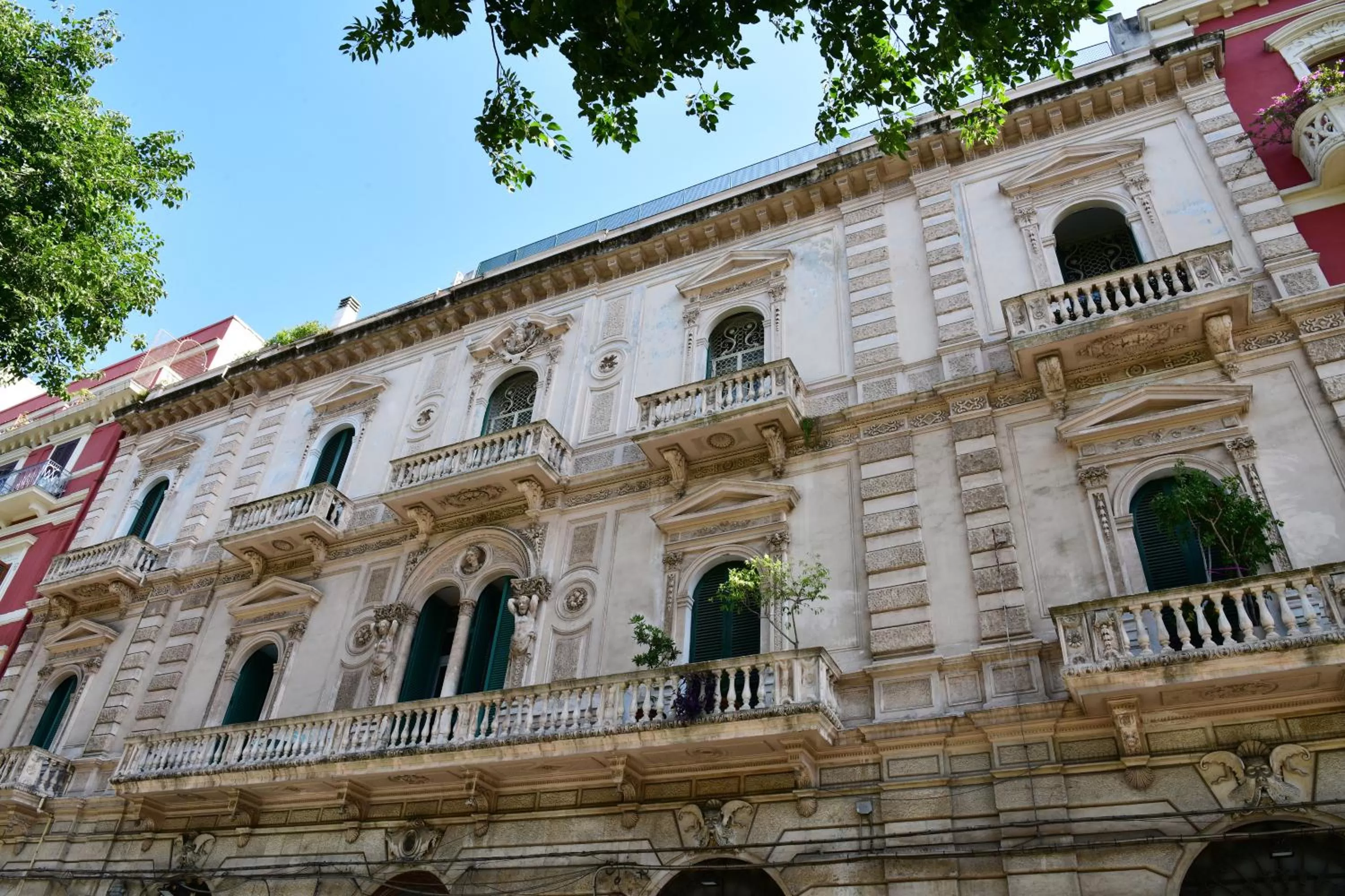 Facade/entrance, Property Building in Sisuites