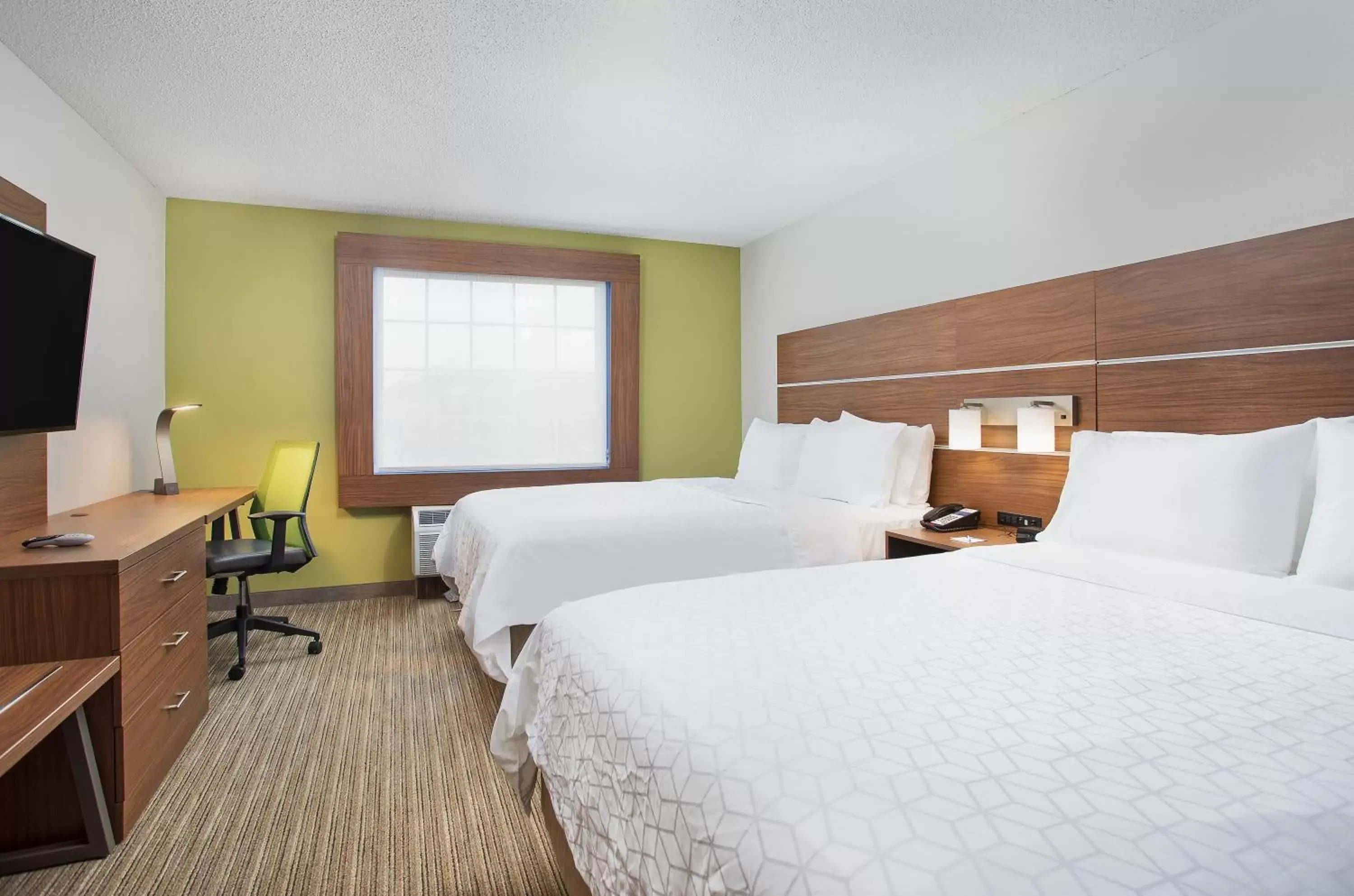 Bedroom, Bed in Holiday Inn Express Hotel & Suites Alcoa Knoxville Airport, an IHG Hotel
