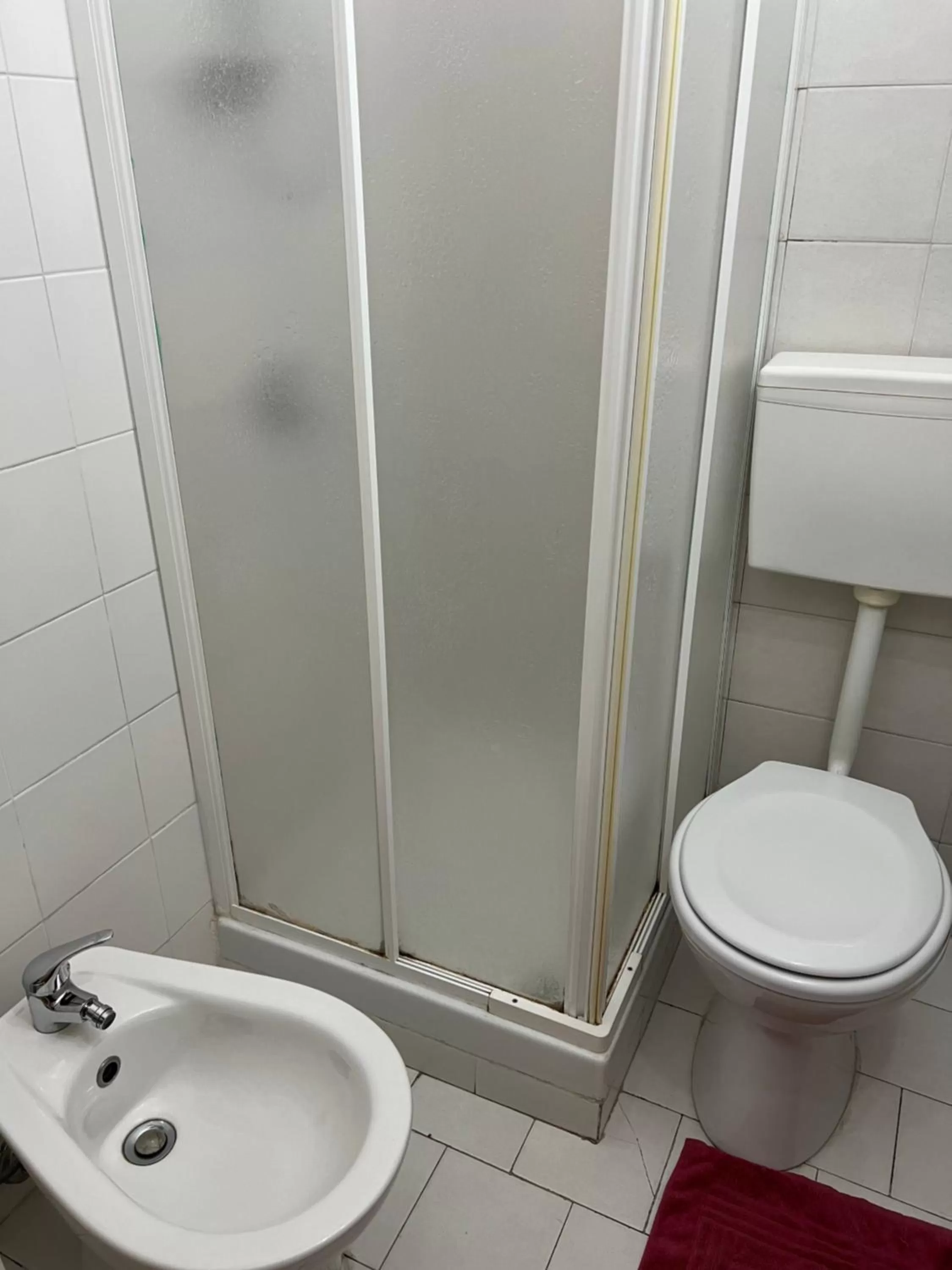 Shower in The Artists