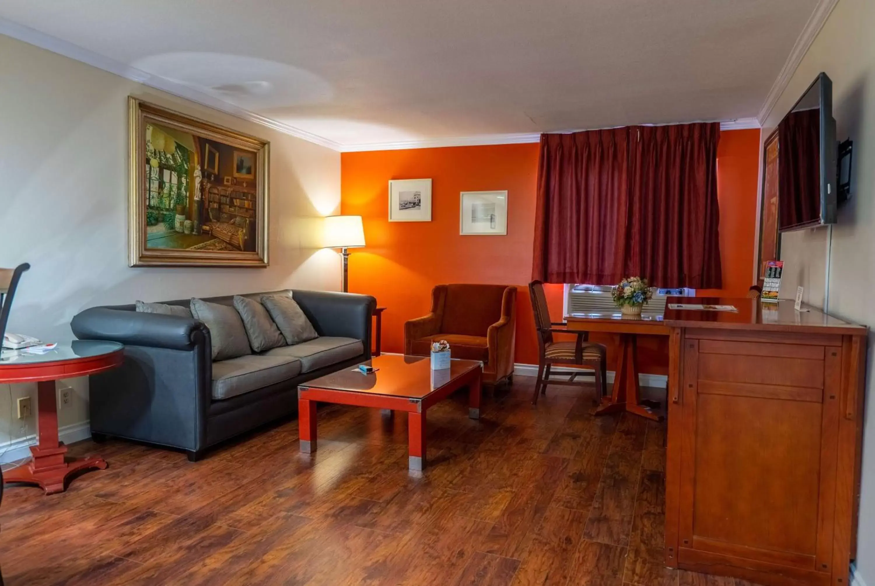 Photo of the whole room in Howard Johnson by Wyndham Buena Park Photo of the whole room in Howard Johnson by Wyndham Buena Park