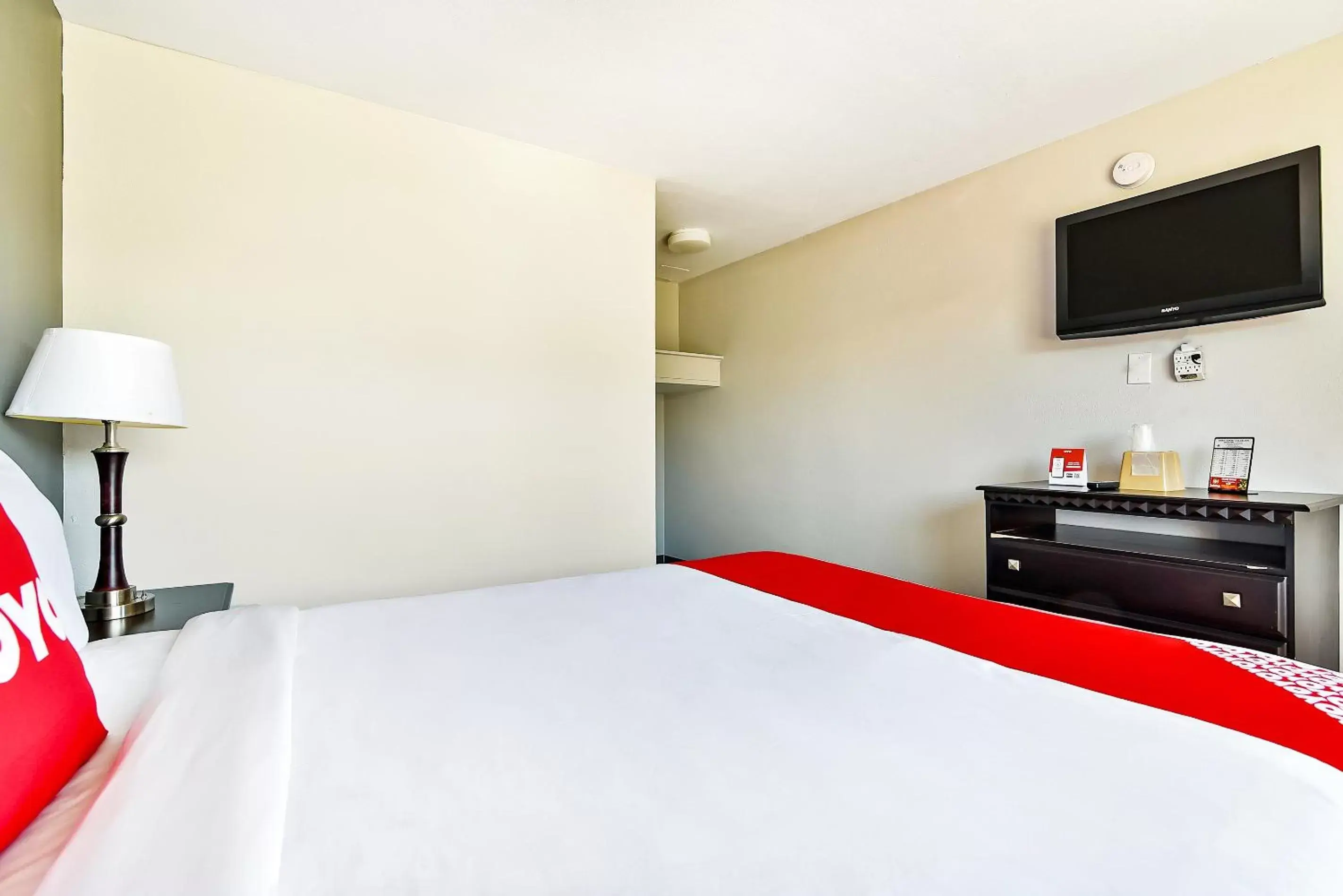 Bedroom, Bed in OYO Hotel Shreveport Airport North