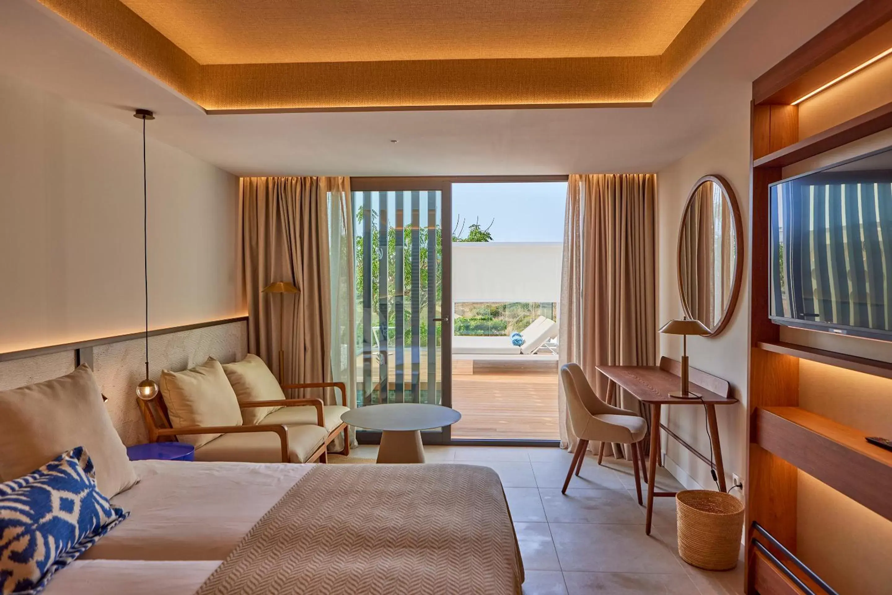 Junior Suite with Private Pool and Side Sea View in Universal Grand León & Spa Junior Suite with Private Pool and Side Sea View in Universal Grand León & Spa