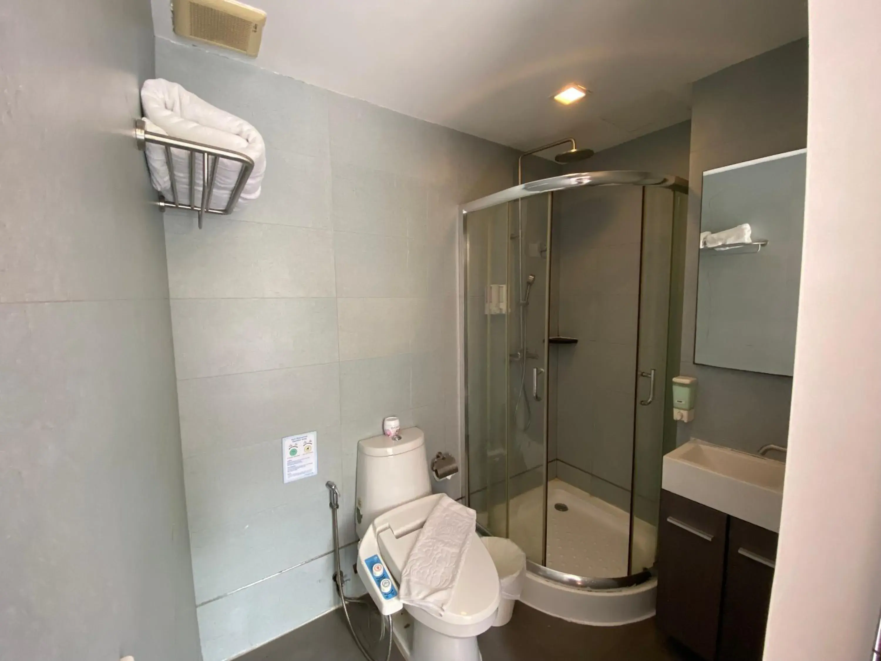 Bathroom in Arawana Express Phromphong