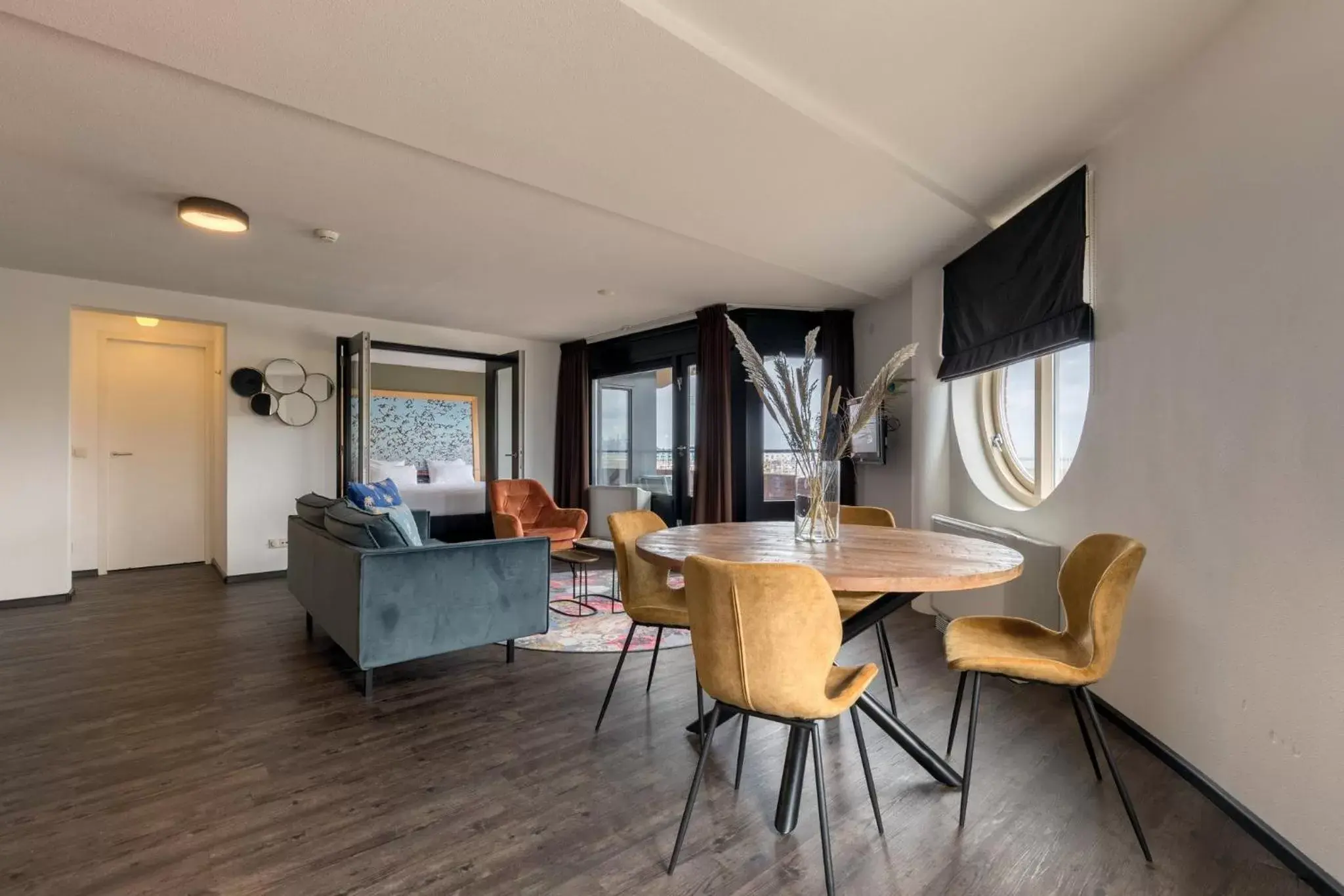 Photo of the whole room, Dining Area in Leonardo Hotel IJmuiden Seaport Beach