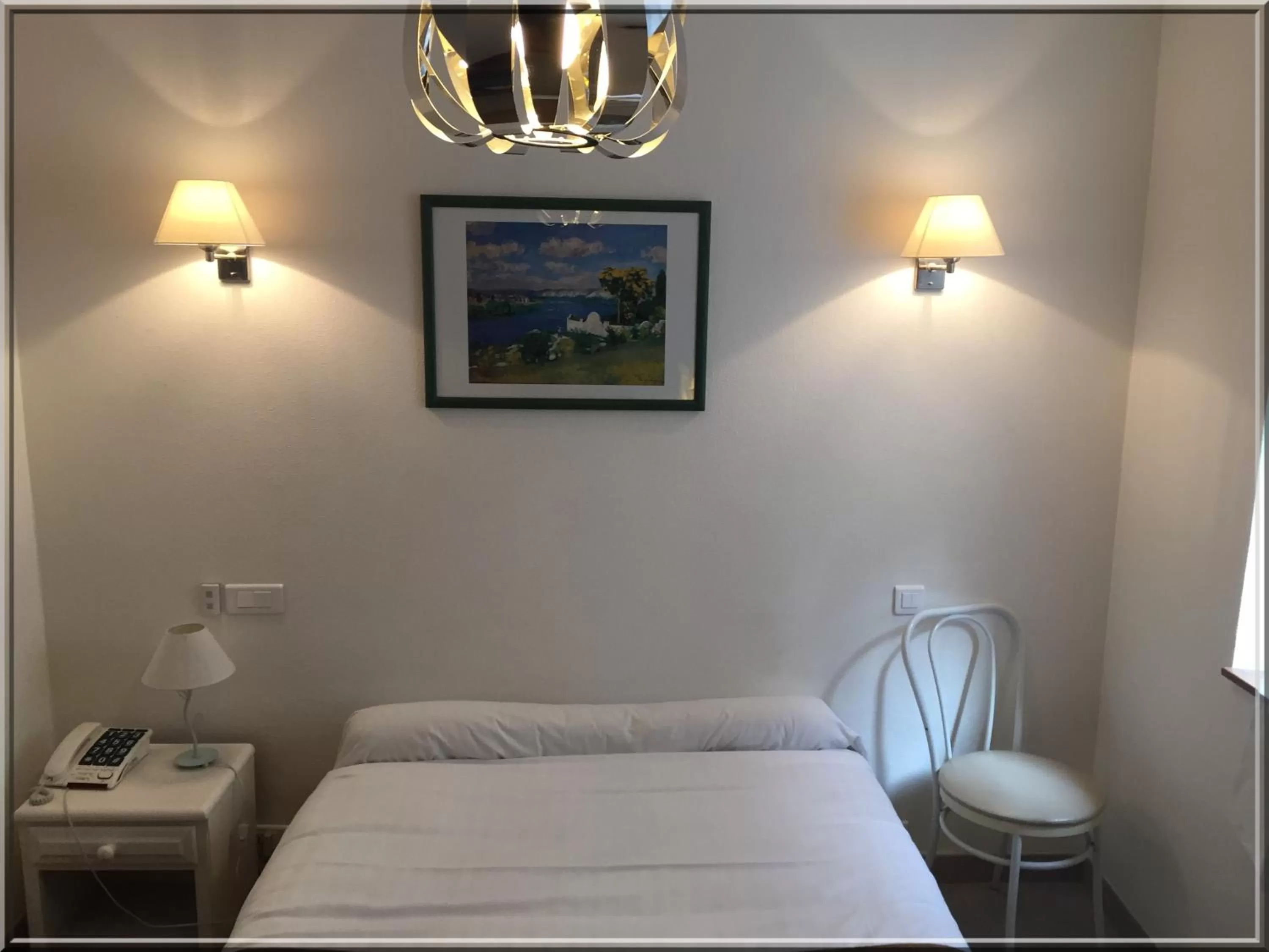 Other, Bed in Hotel Le Clos d'Alésia