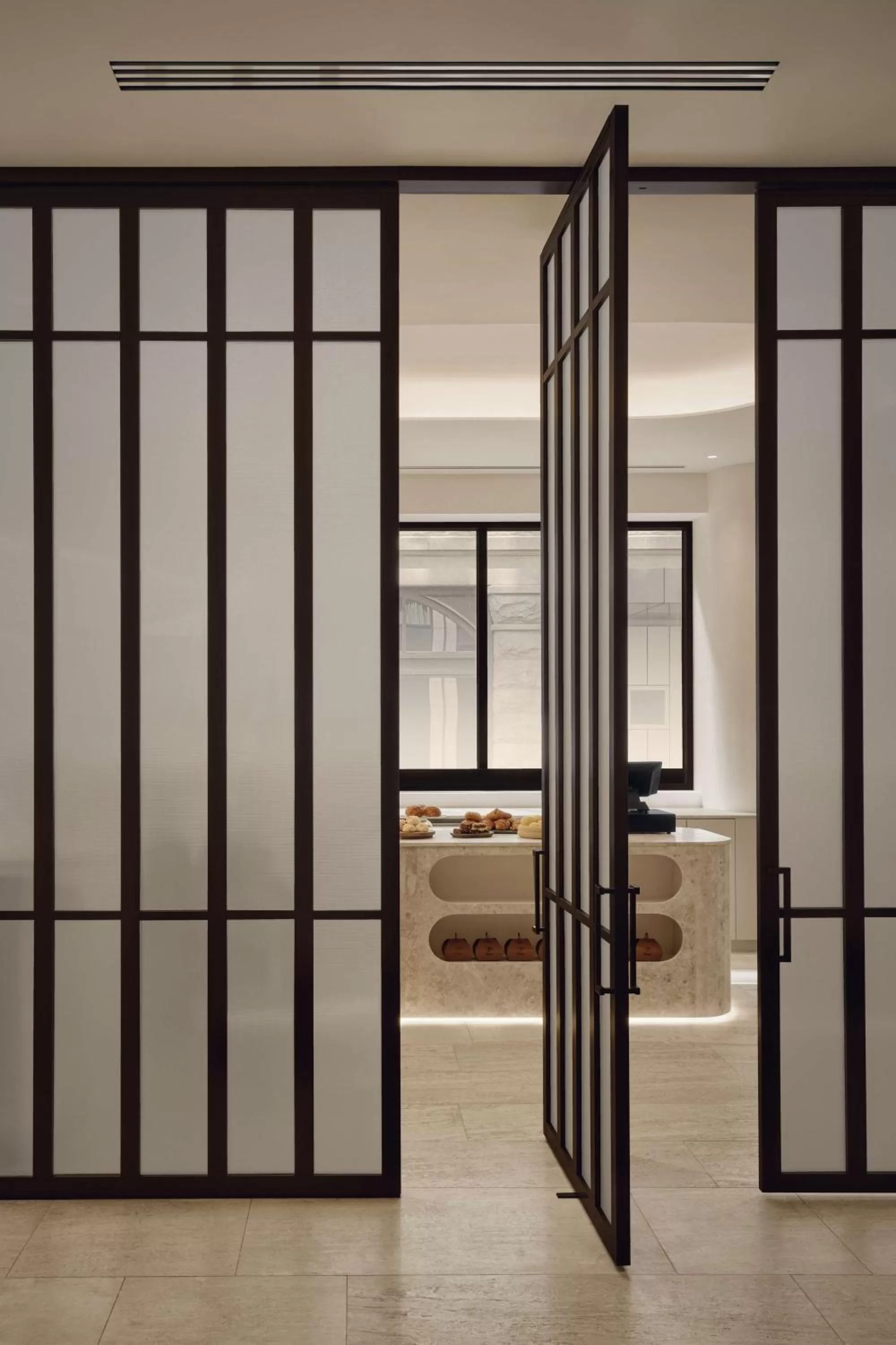 Restaurant/places to eat, Bed in Vogue Hotel Montreal Downtown, Curio Collection by Hilton