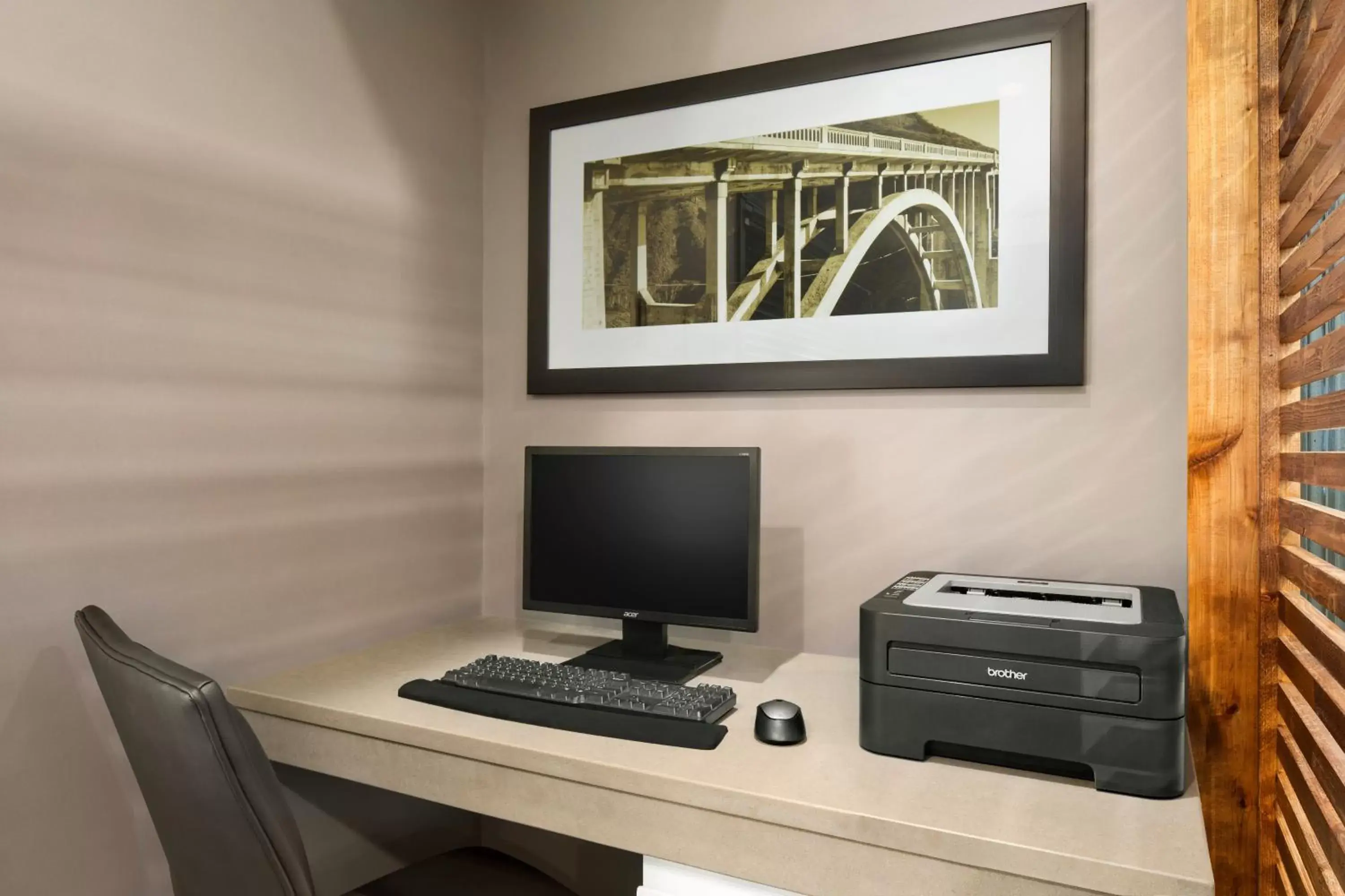 Business facilities, TV/Entertainment Center in Country Inn & Suites by Radisson, Columbus Airport, OH