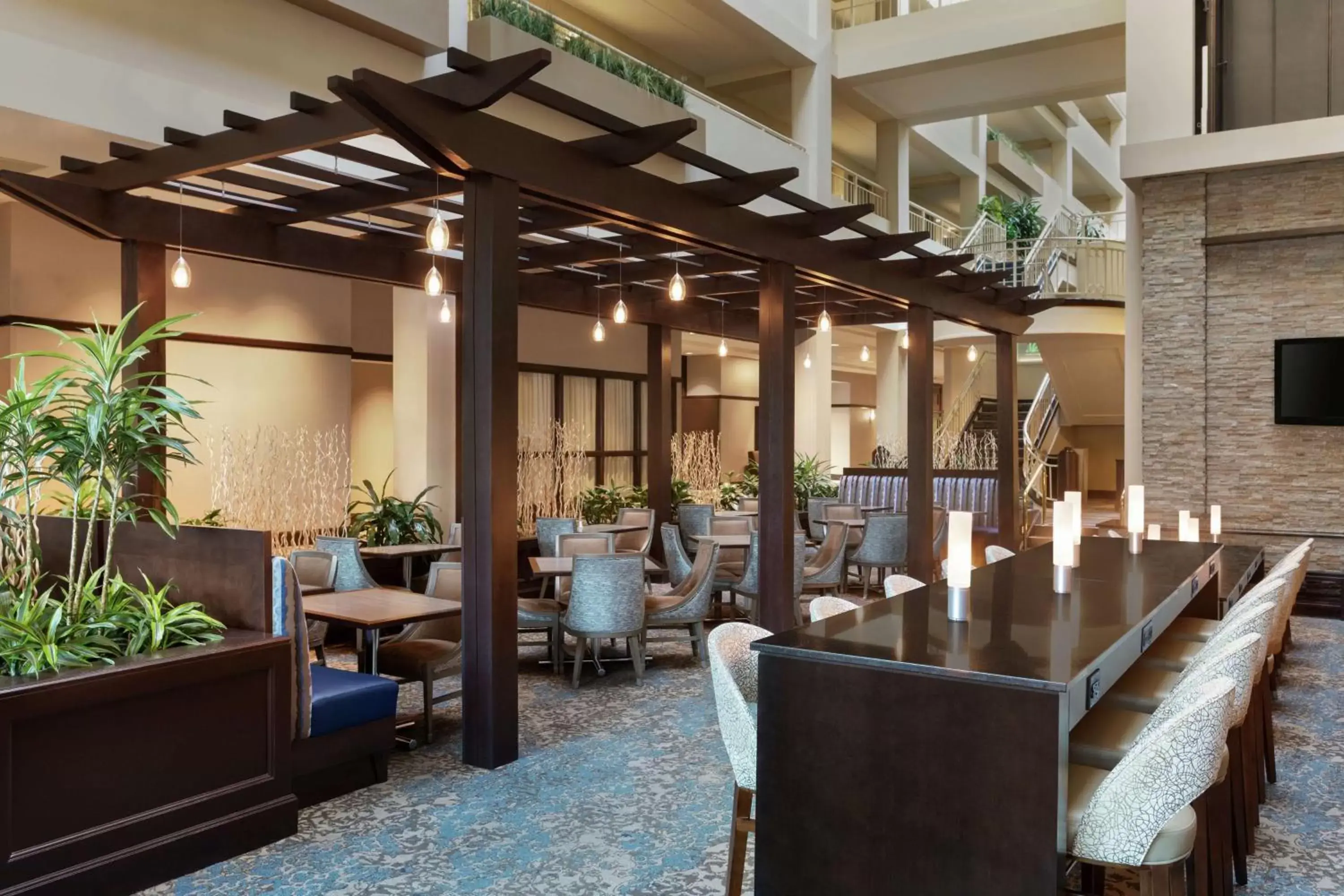 Lobby or reception, Restaurant/Places to Eat in Embassy Suites by Hilton Boston Waltham