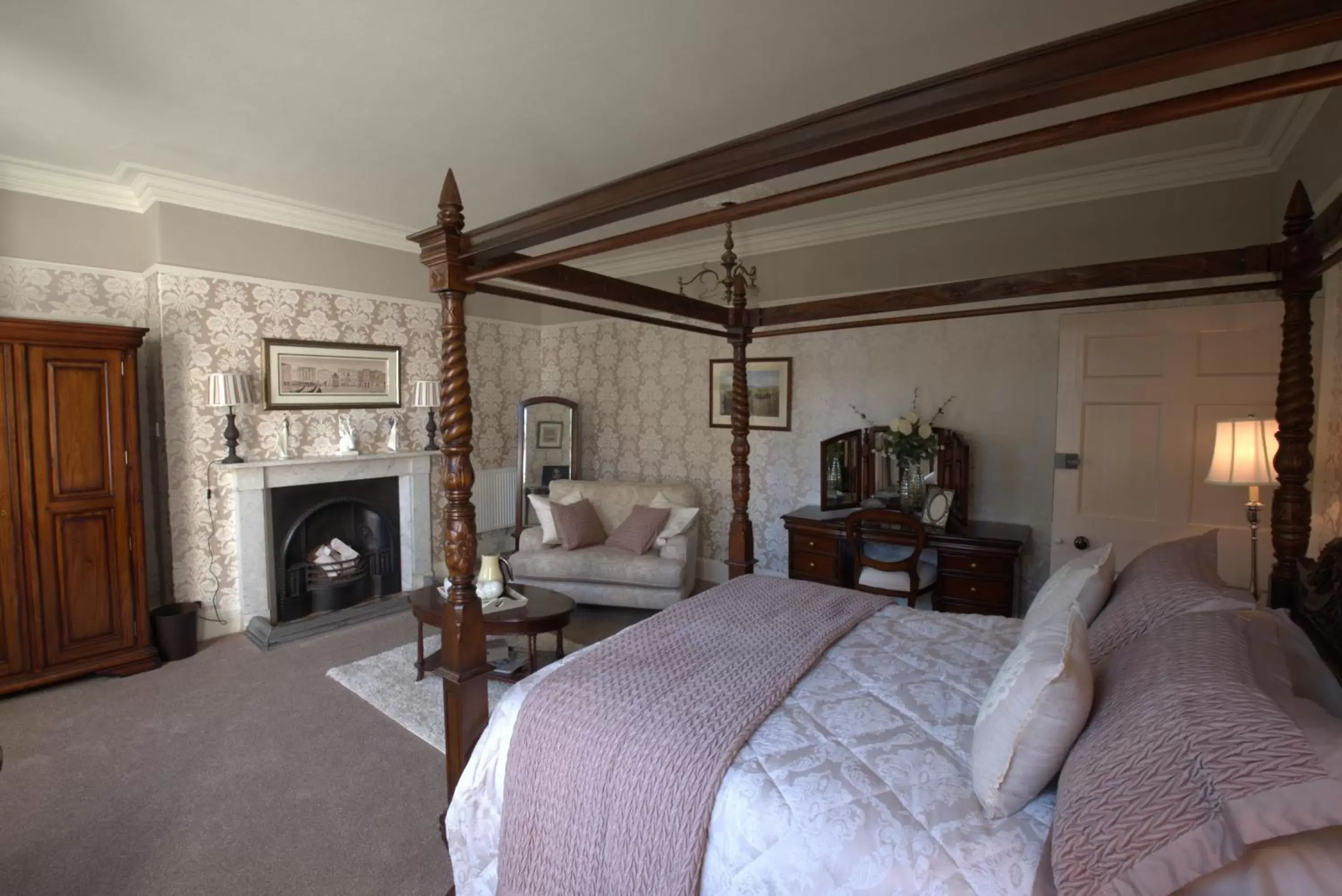 Deluxe King Room - Winter in Highgate House