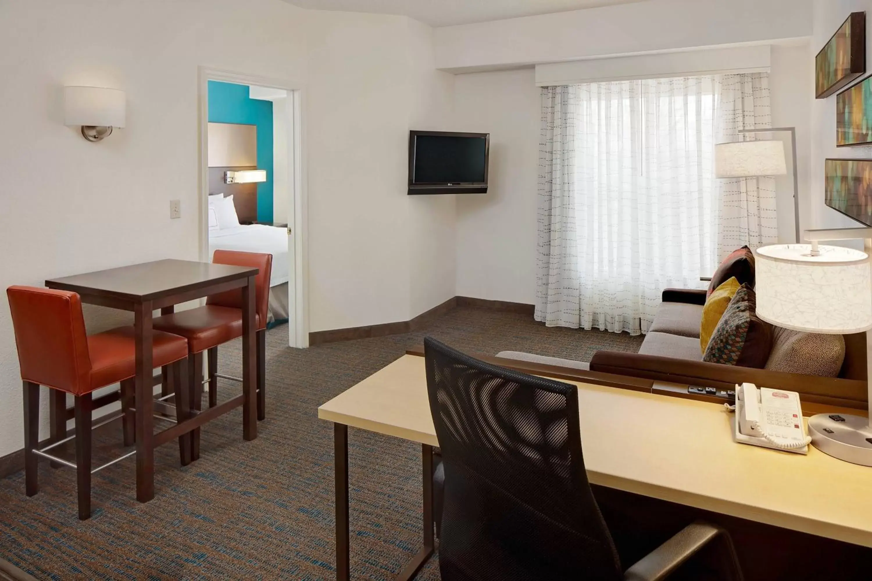 Bedroom, TV/Entertainment Center in Residence Inn Dallas DFW Airport North/Irving