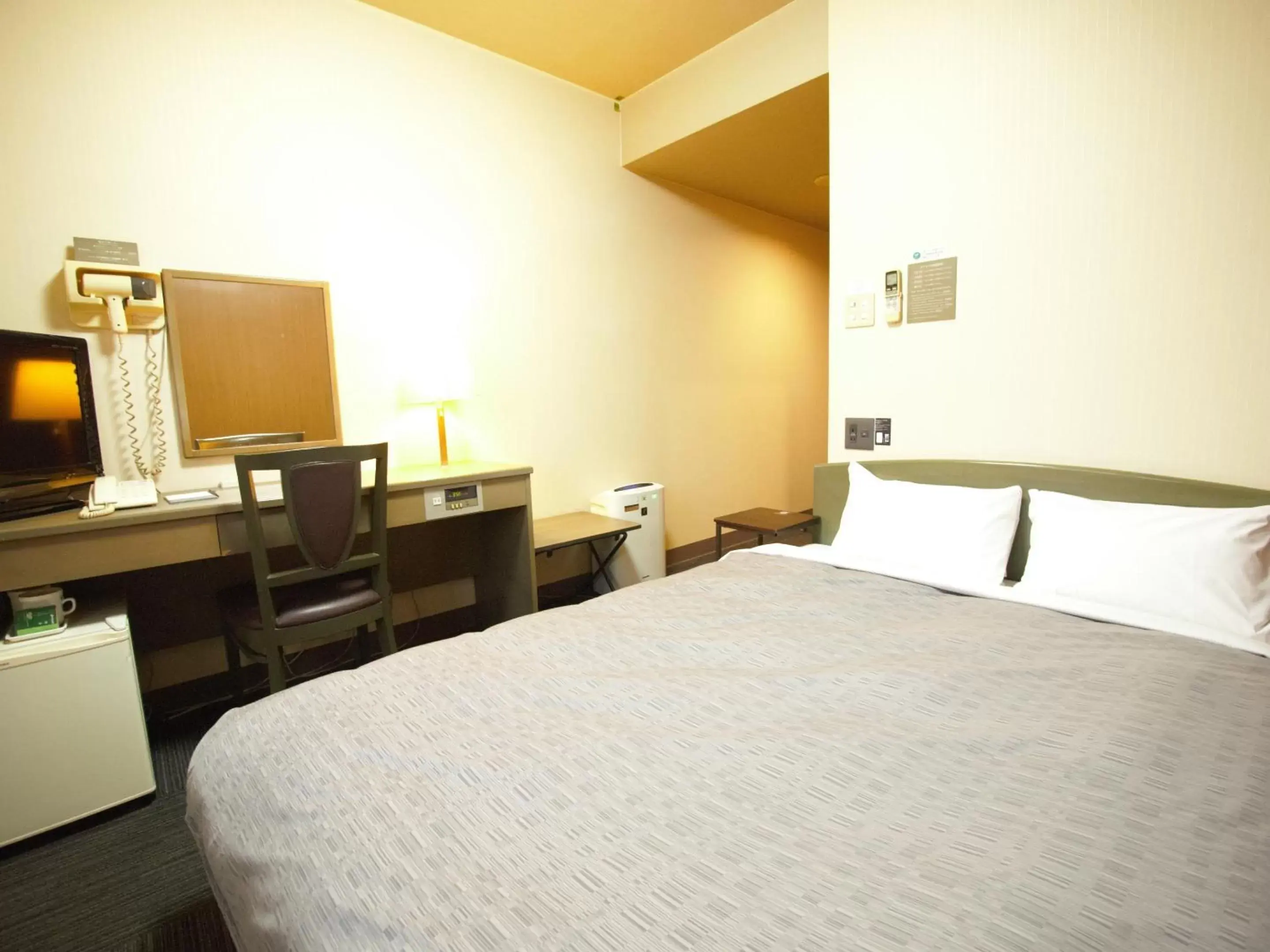 Photo of the whole room, Bed in Hotel Route-Inn Court Kofu