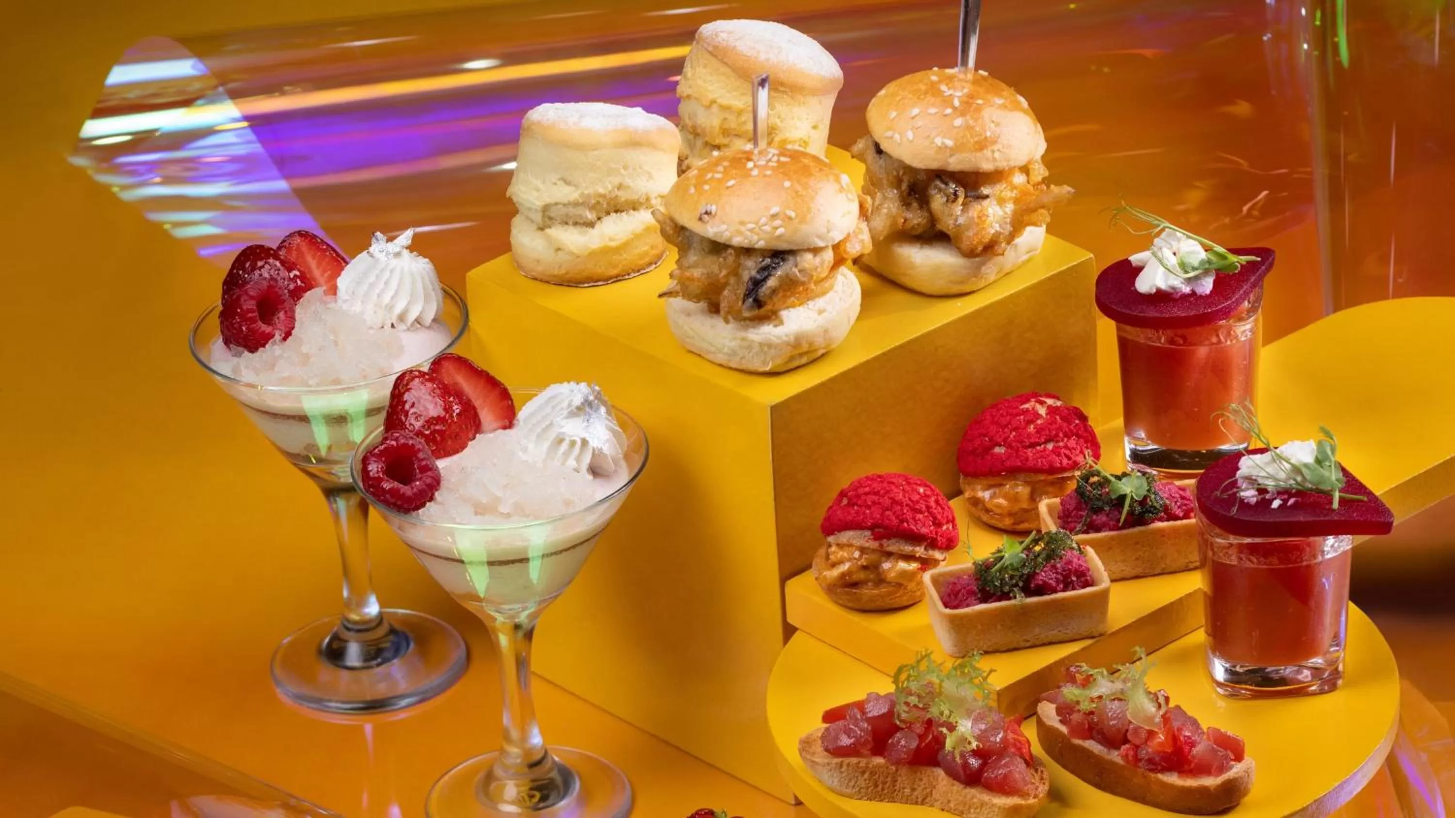 Restaurant/places to eat in Crowne Plaza Hong Kong Kowloon East by IHG