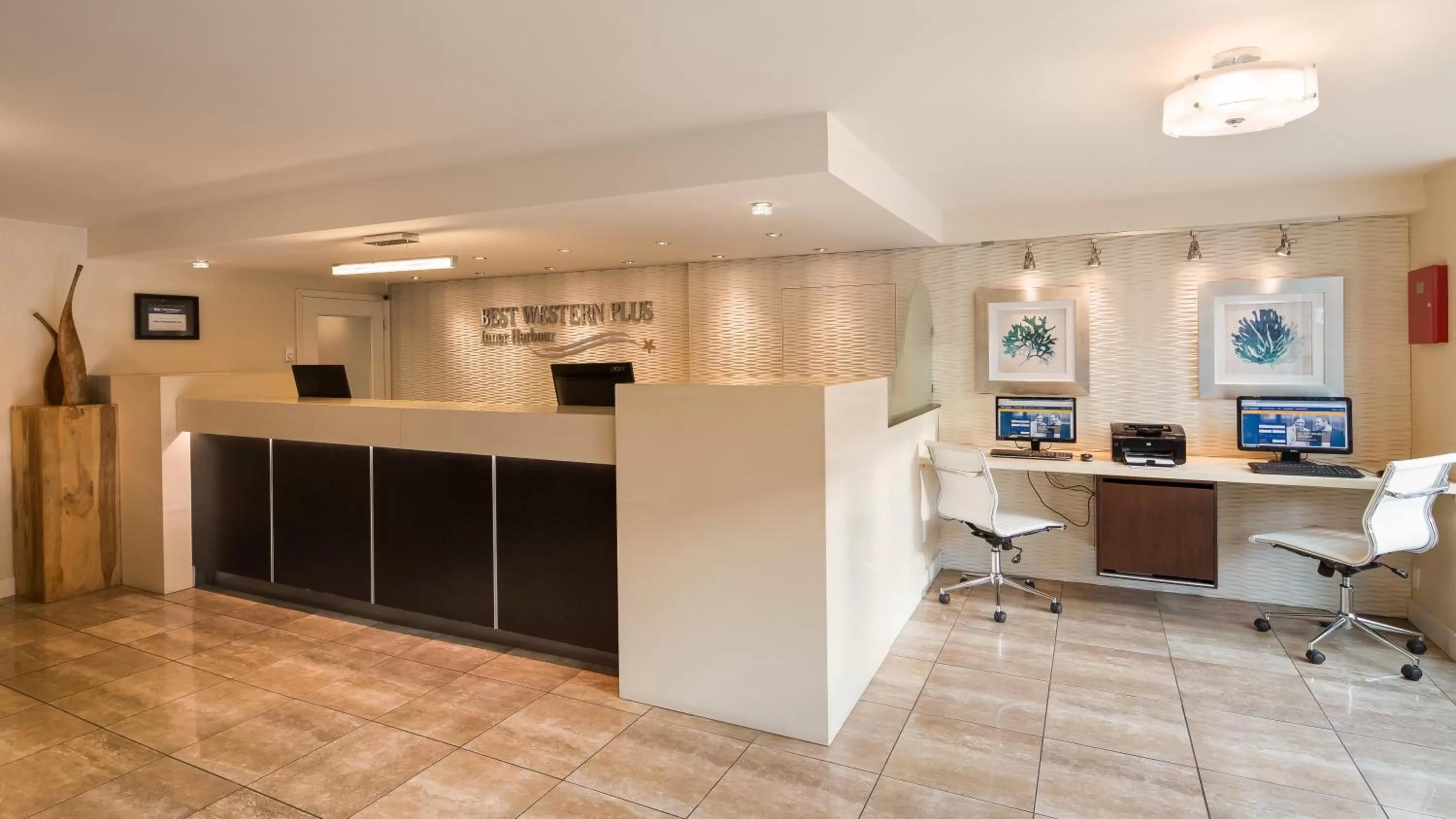 Lobby or reception in Best Western PLUS Inner Harbour Hotel