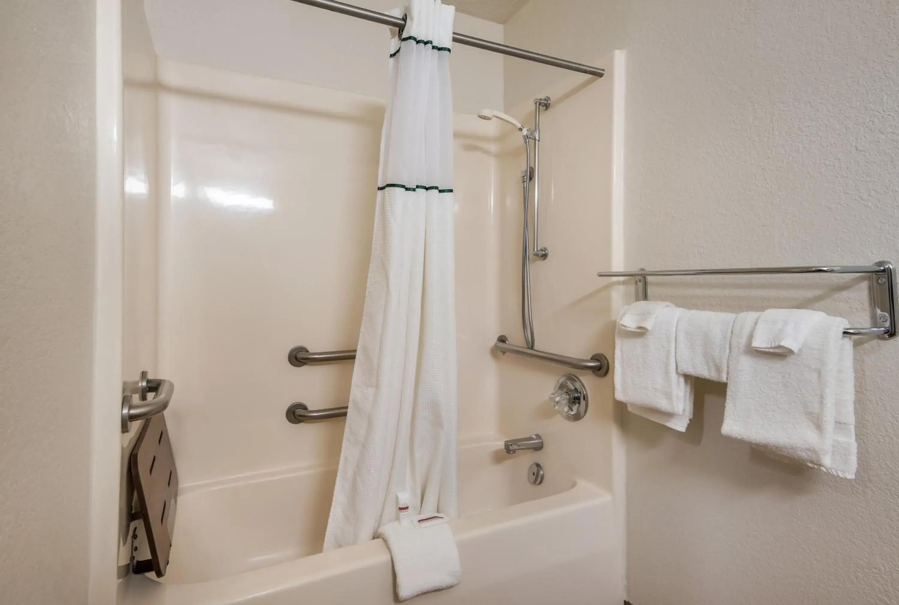 Photo of the whole room, Bathroom in HomeTowne Studios by Red Roof Kansas City - Independence