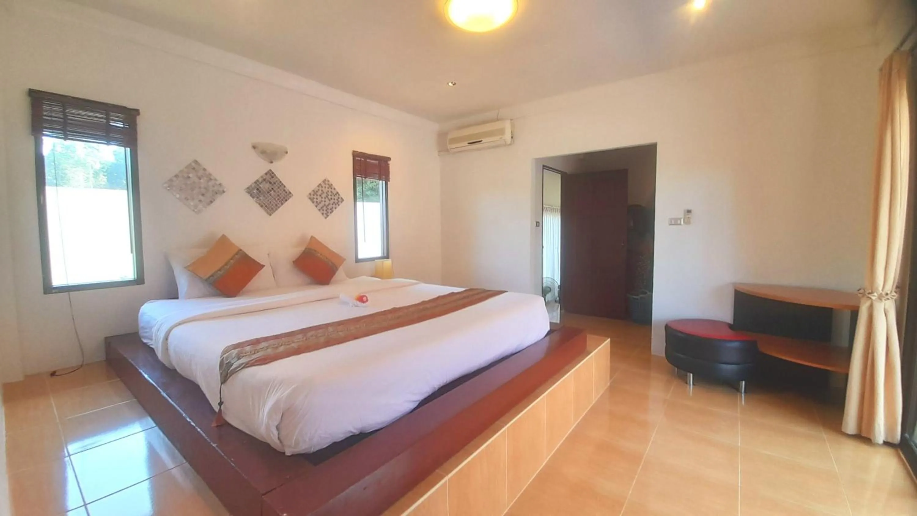 Bedroom, Bed in Samui Diving Resort