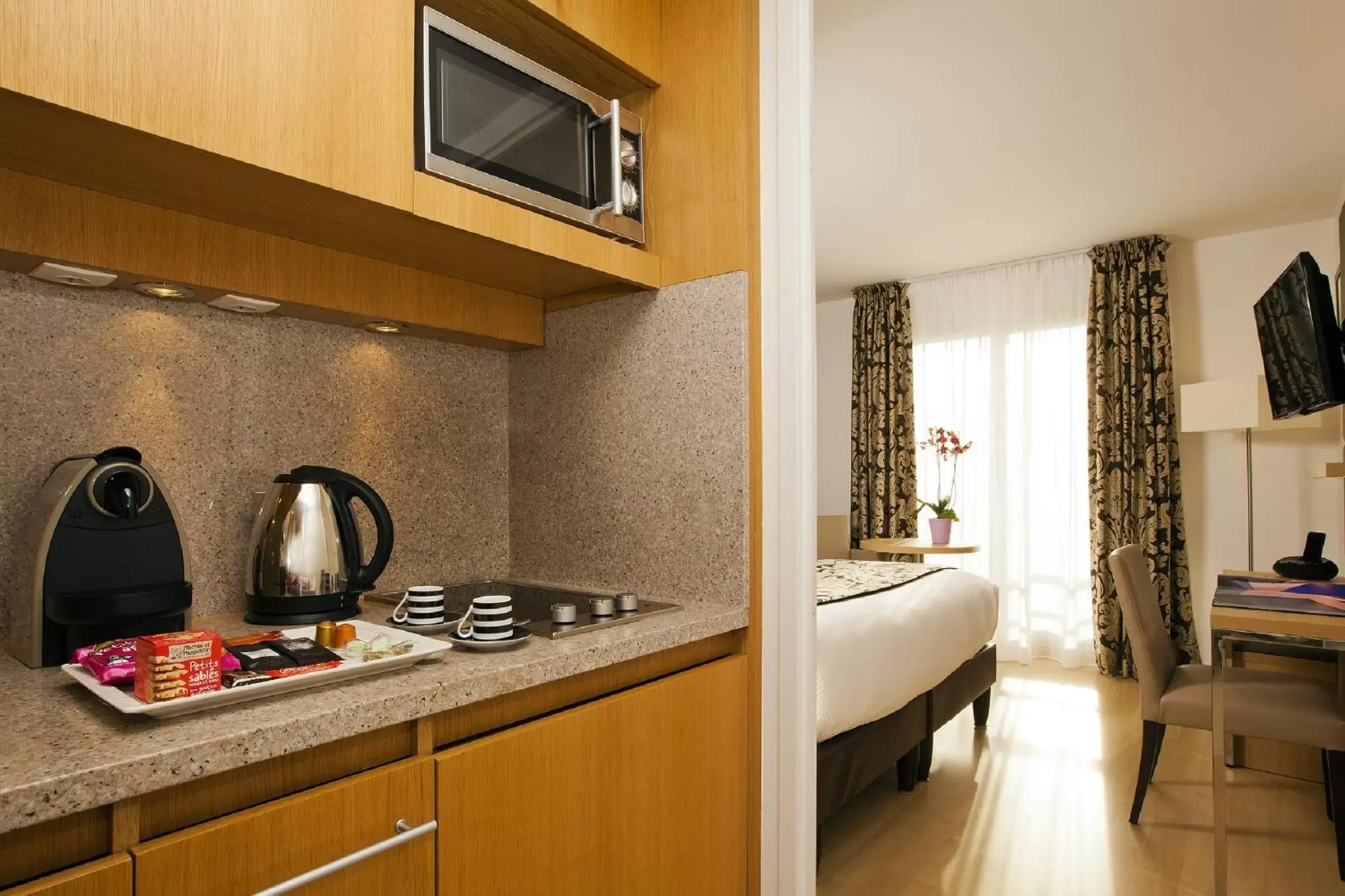 Bed, Kitchen/Kitchenette in Residhome Paris-Massy